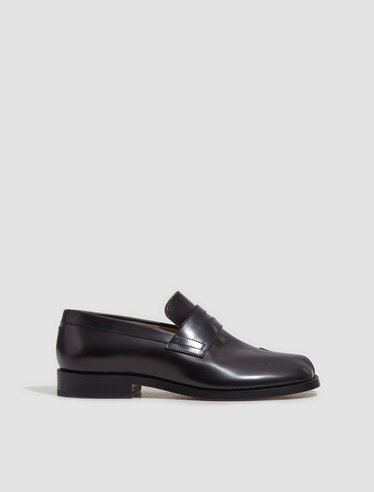 Tabi Loafers in Black