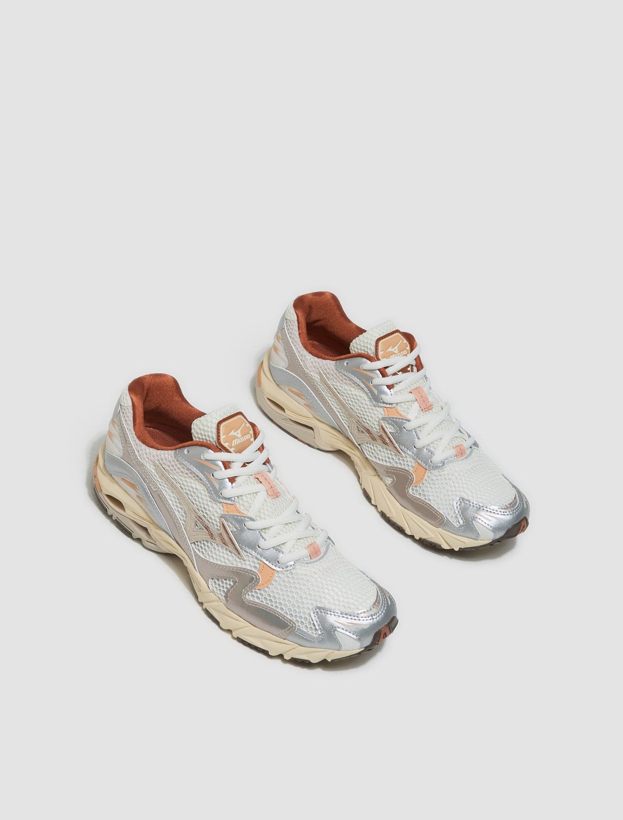 Wave Rider 10 Sneaker in Shifting Sand