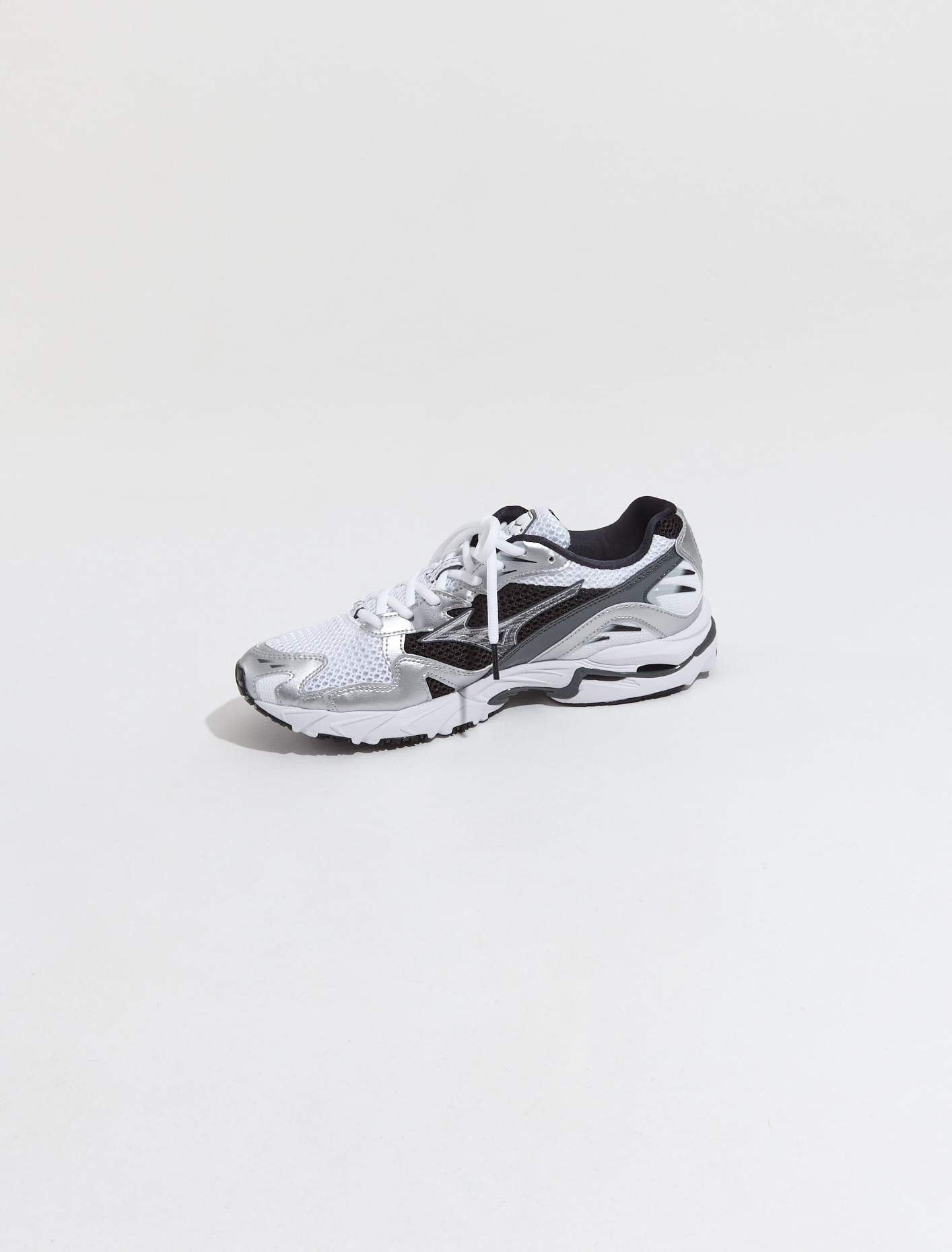 Wave Rider 10 Sneaker in White & Black