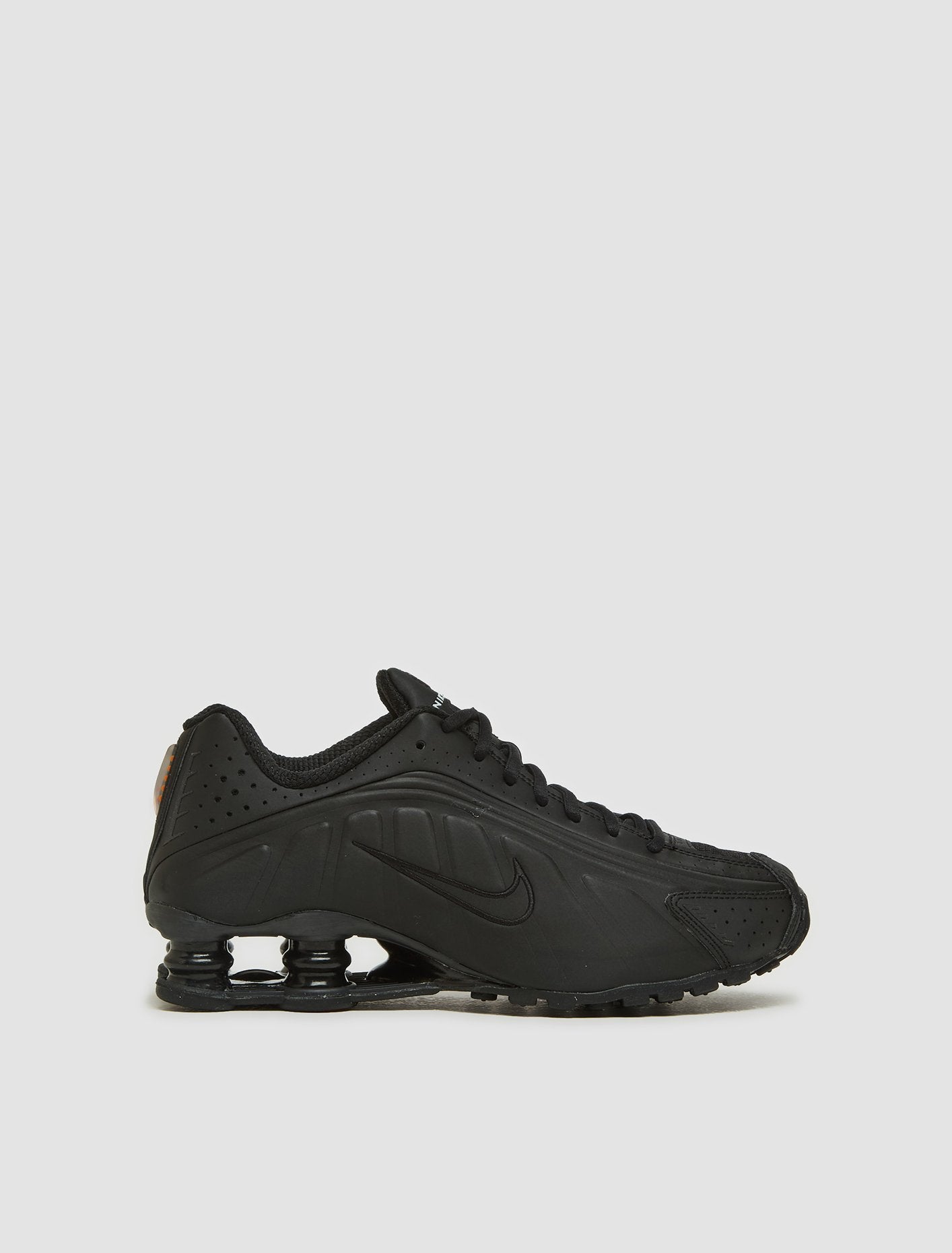 WMNS Shox R4 Sneaker in Black