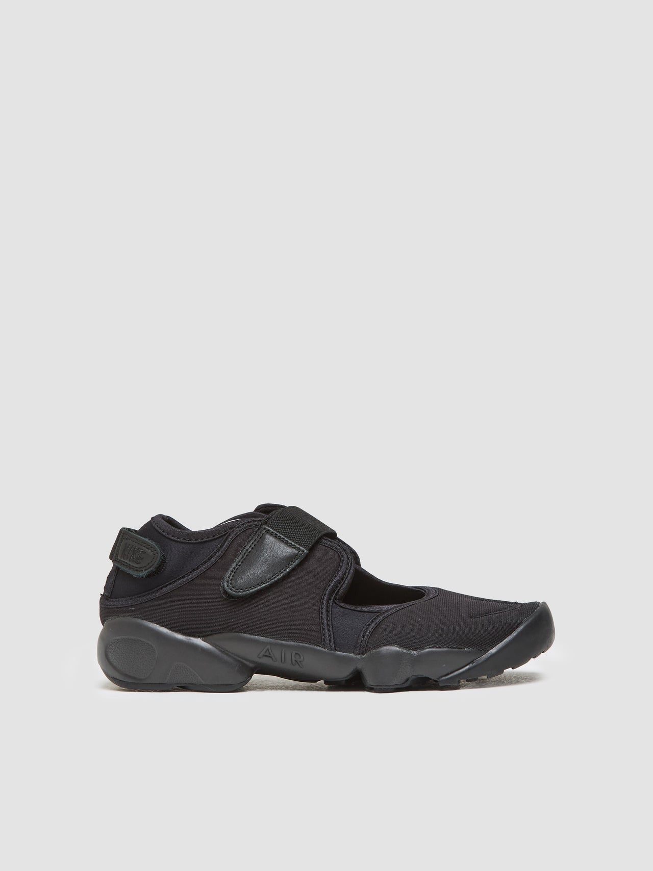 WMNS Air Rift Sneaker in Triple Black