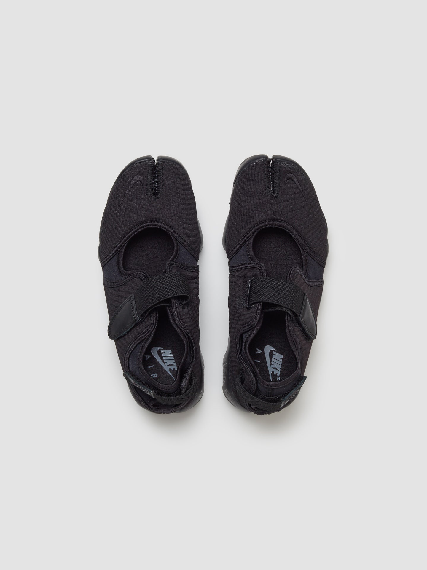 WMNS Air Rift Sneaker in Triple Black