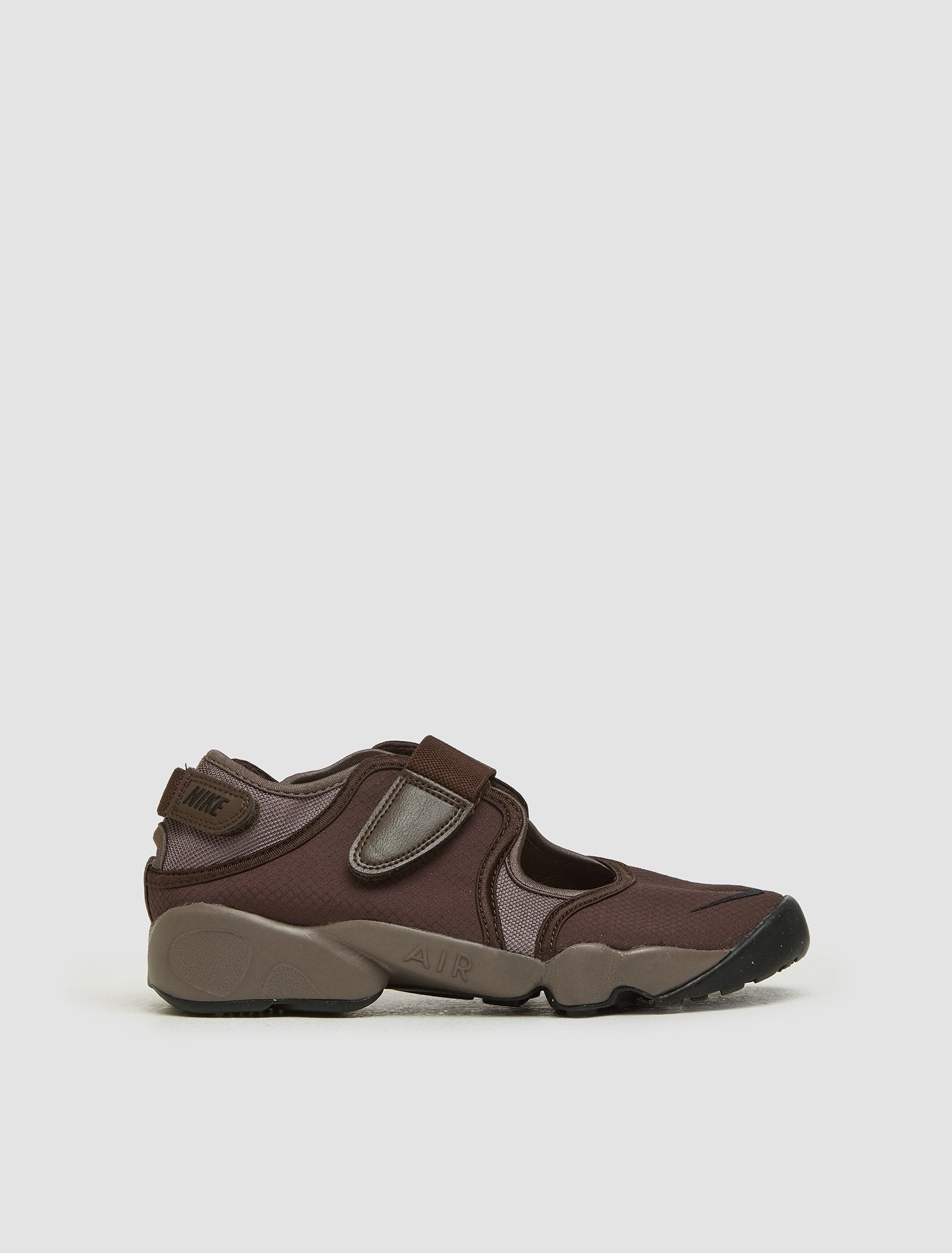 WMNS Air Rift Sneaker in Baroque Brown