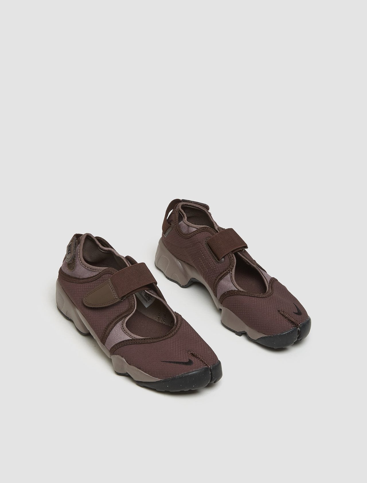 WMNS Air Rift Sneaker in Baroque Brown