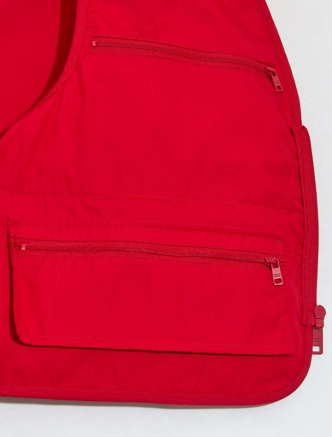 Outwear Vest with Pockets in Red