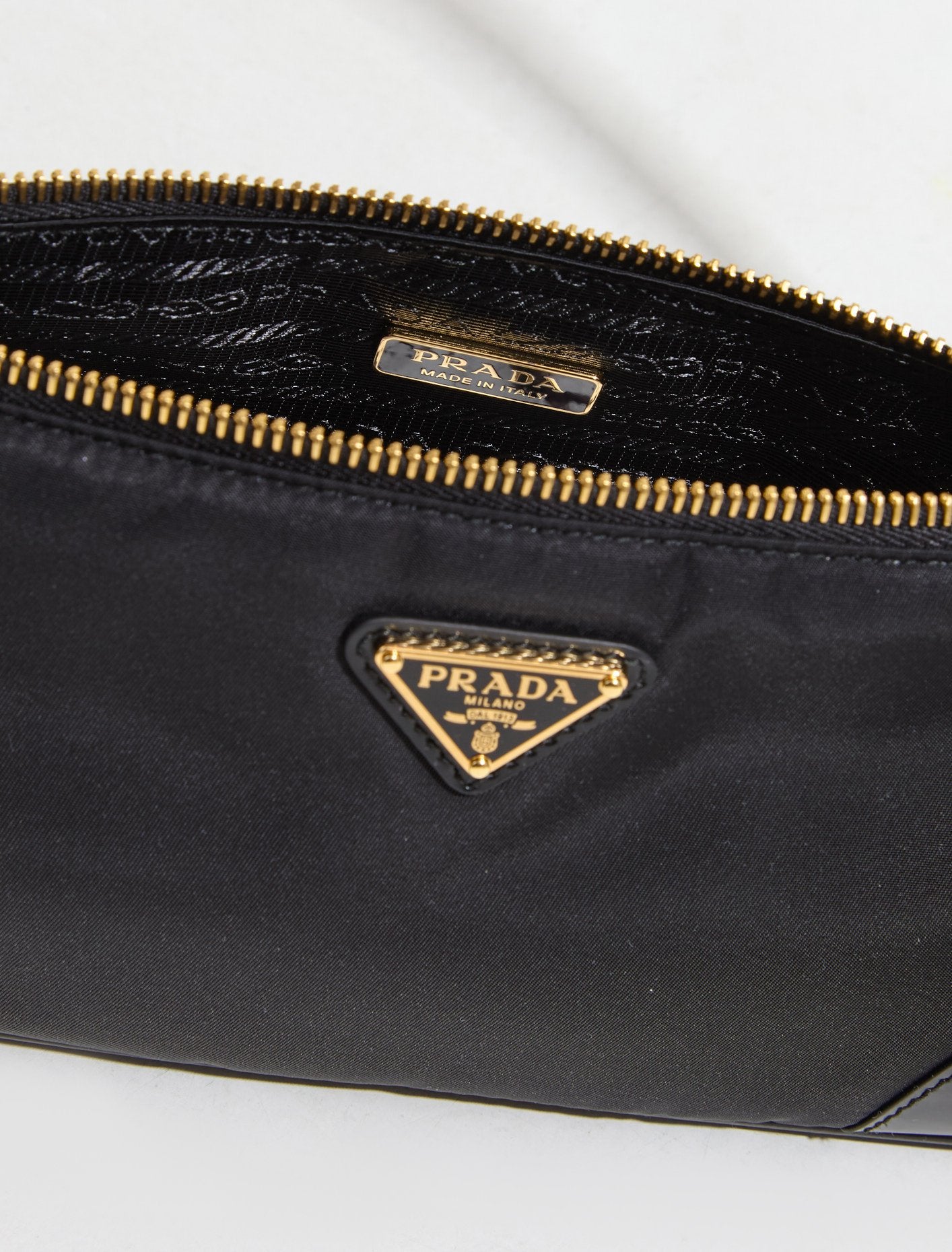 Re-Edition 2002 Re-Nylon and Brushed Leather Shoulder Bag in Black