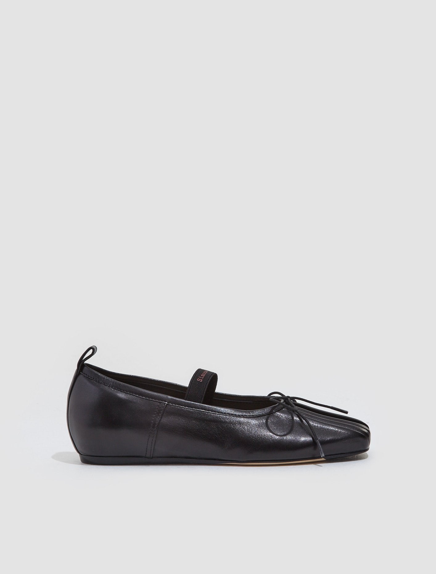 Classic Pleated Ballerinas with Band in Black