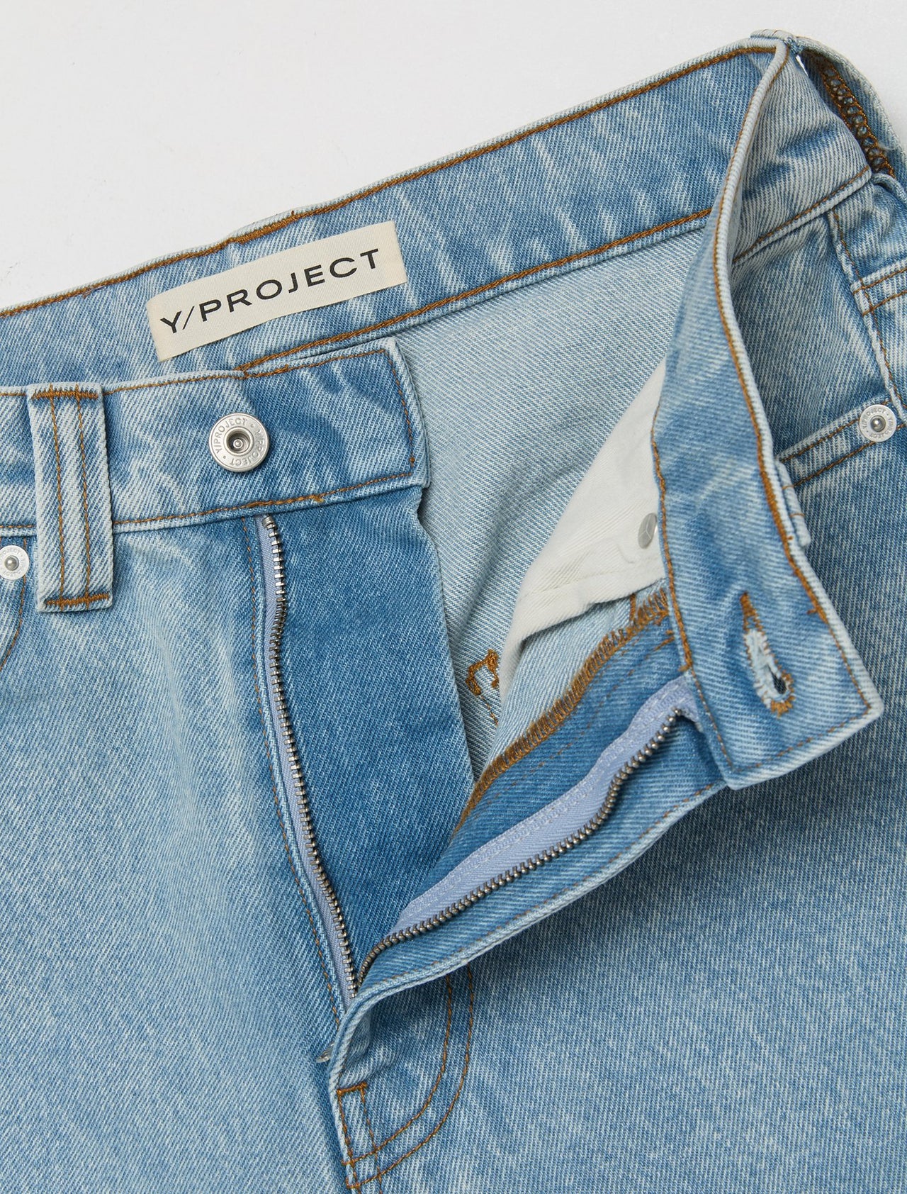 Evergreen Paris‘ Best Jeans in Ice Blue