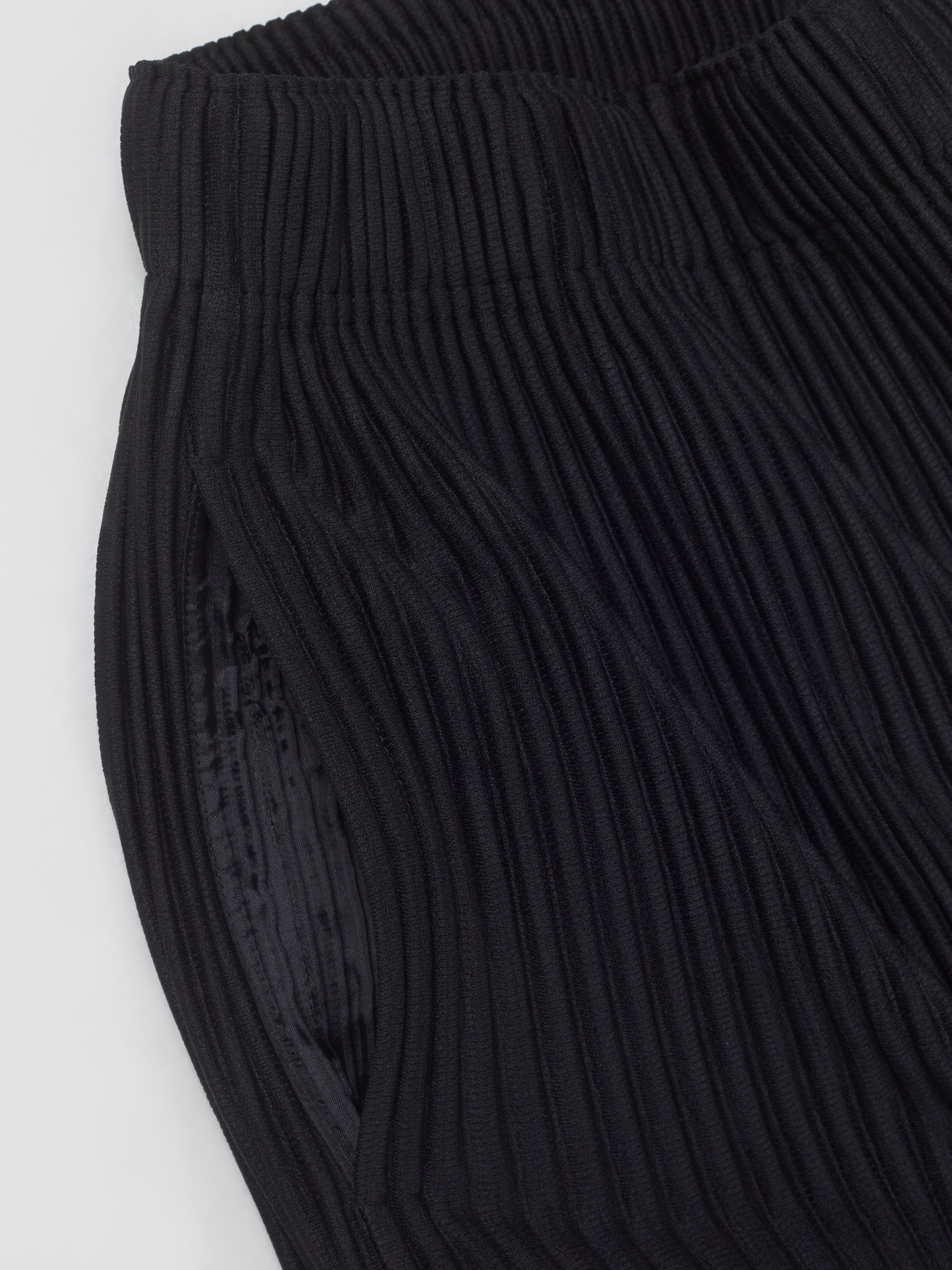 Pleated Straight Leg Trousers in Black