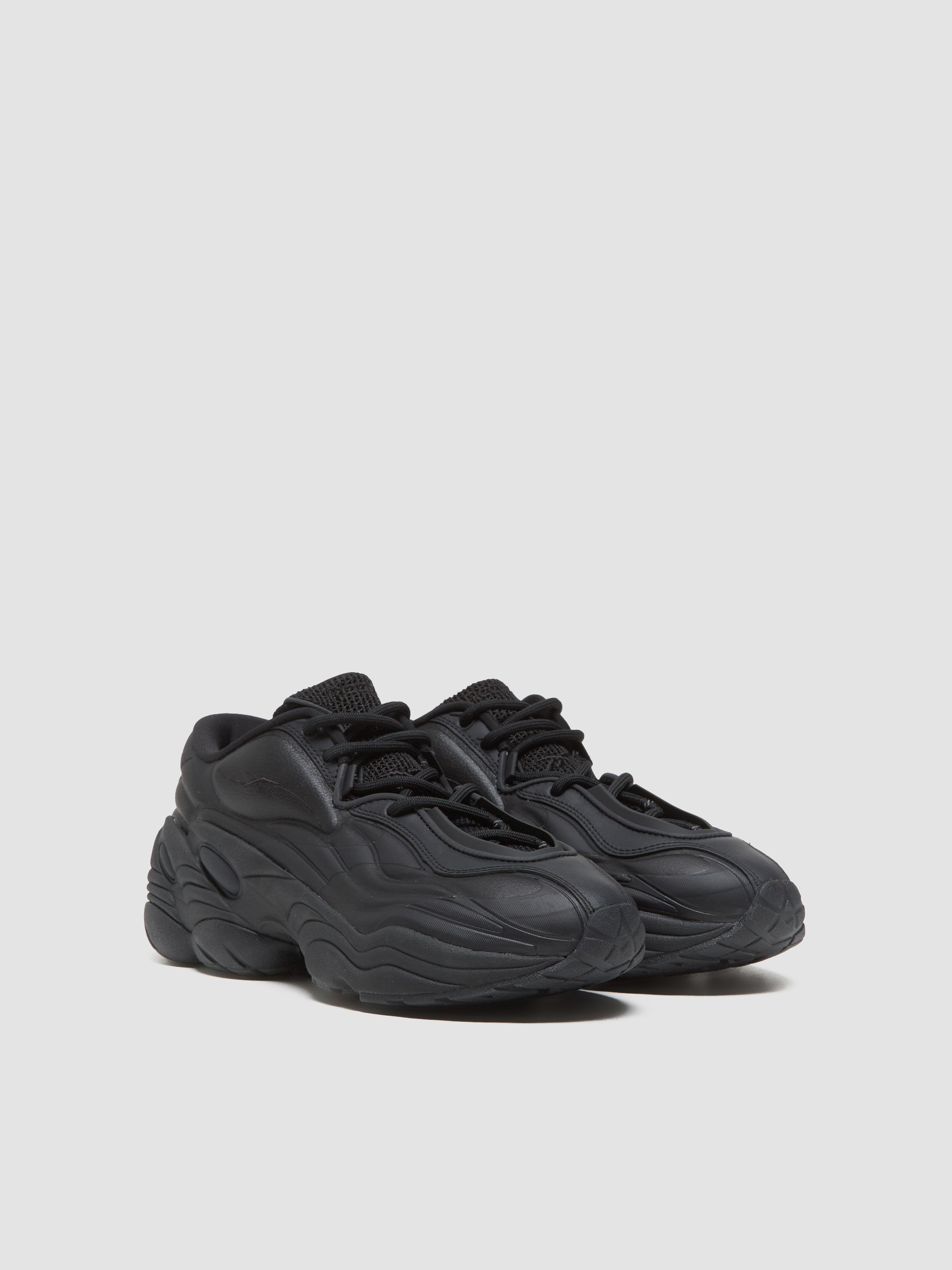 DMX RUN 6 Sneaker in Black