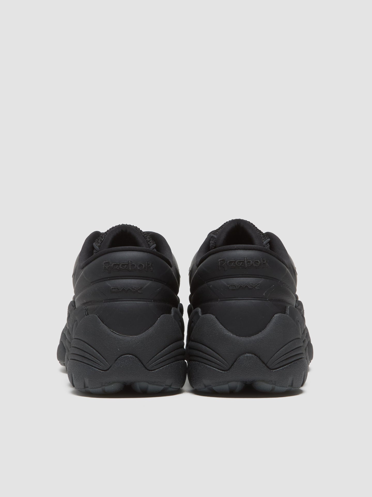 DMX RUN 6 Sneaker in Black