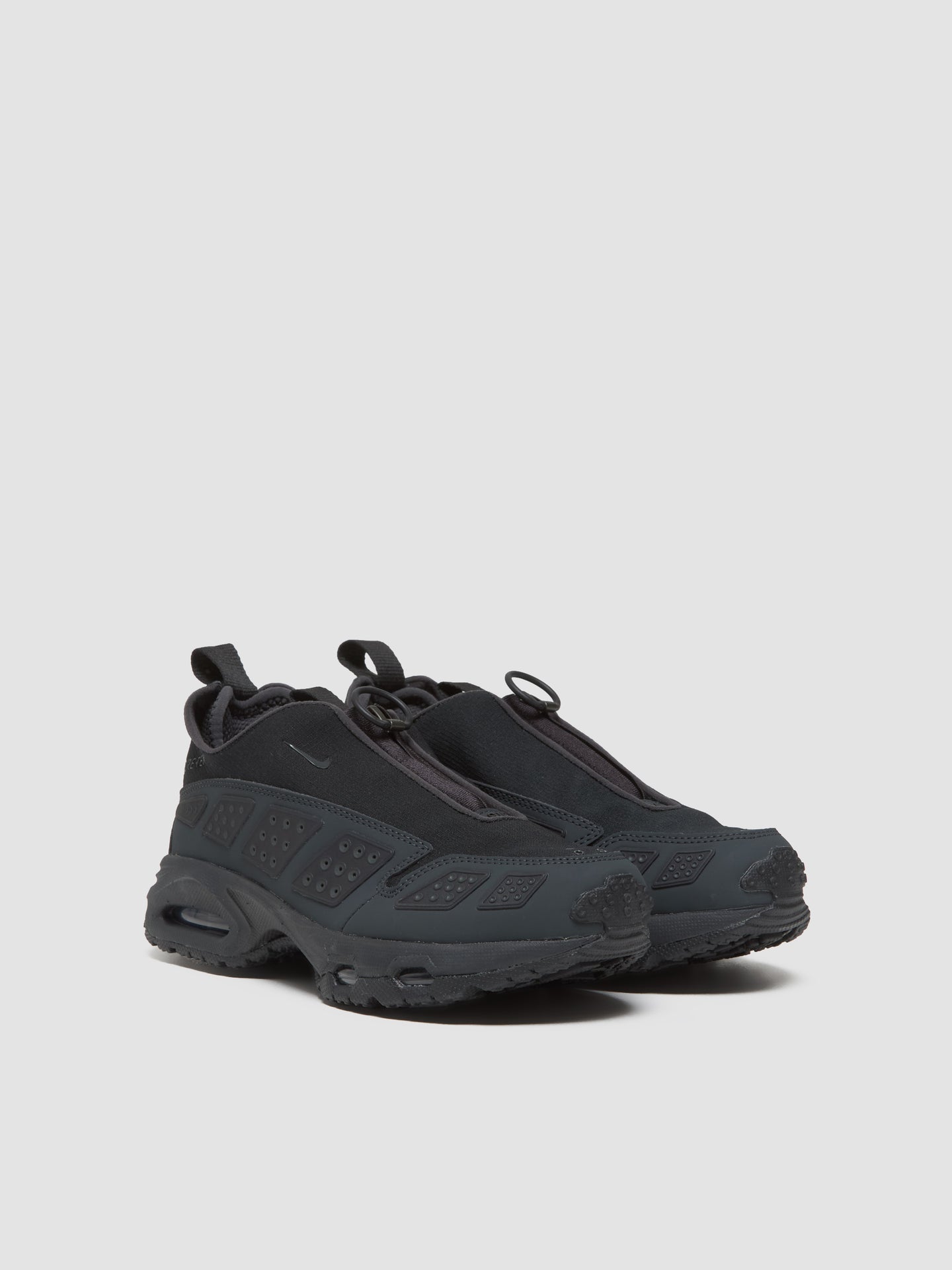 WMNS Air Max SNDR GTX Sneaker in Black & Smokey Grey