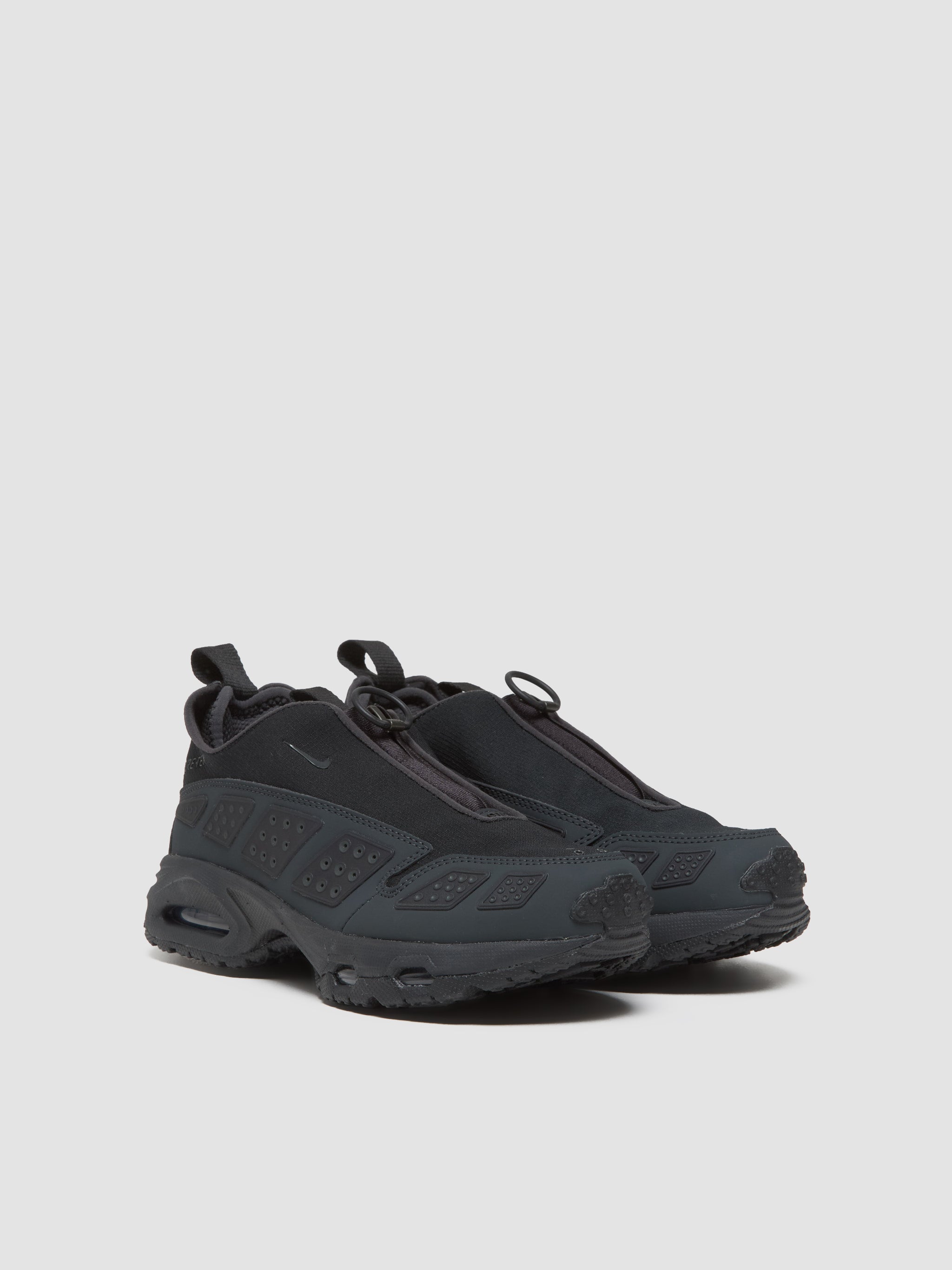 WMNS Air Max SNDR GTX Sneaker in Black & Smokey Grey