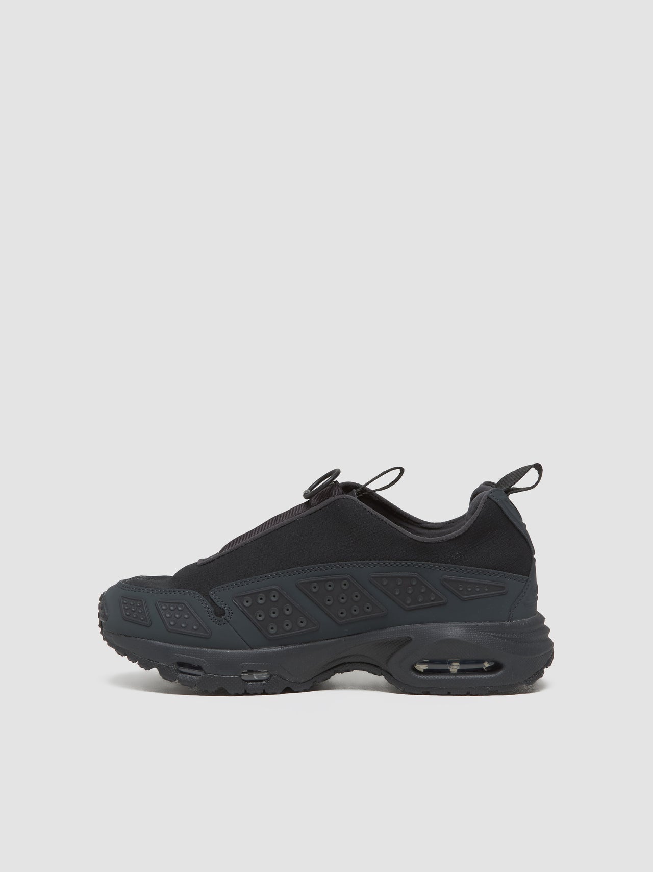 WMNS Air Max SNDR GTX Sneaker in Black & Smokey Grey