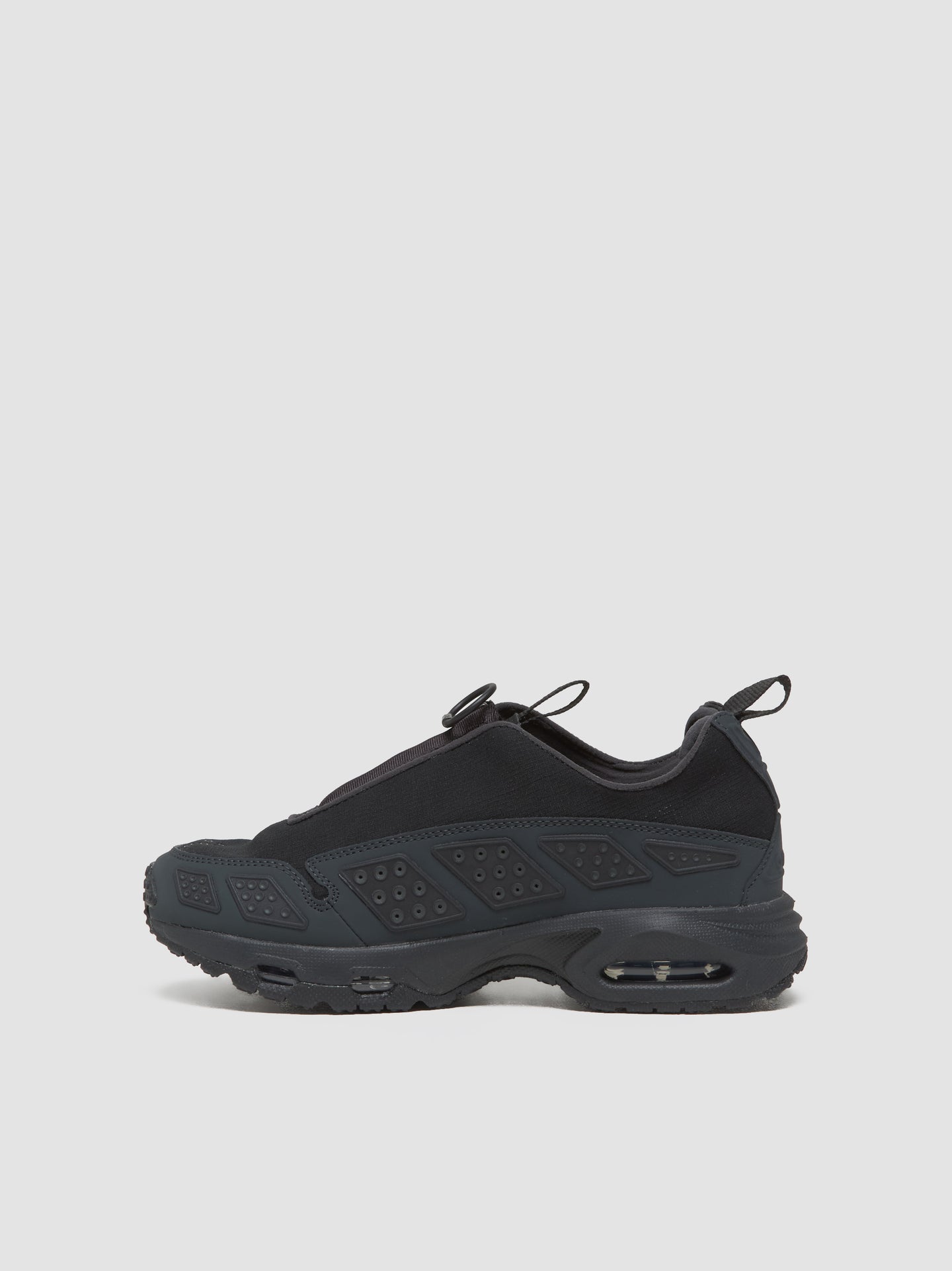 WMNS Air Max SNDR GTX Sneaker in Black & Smokey Grey