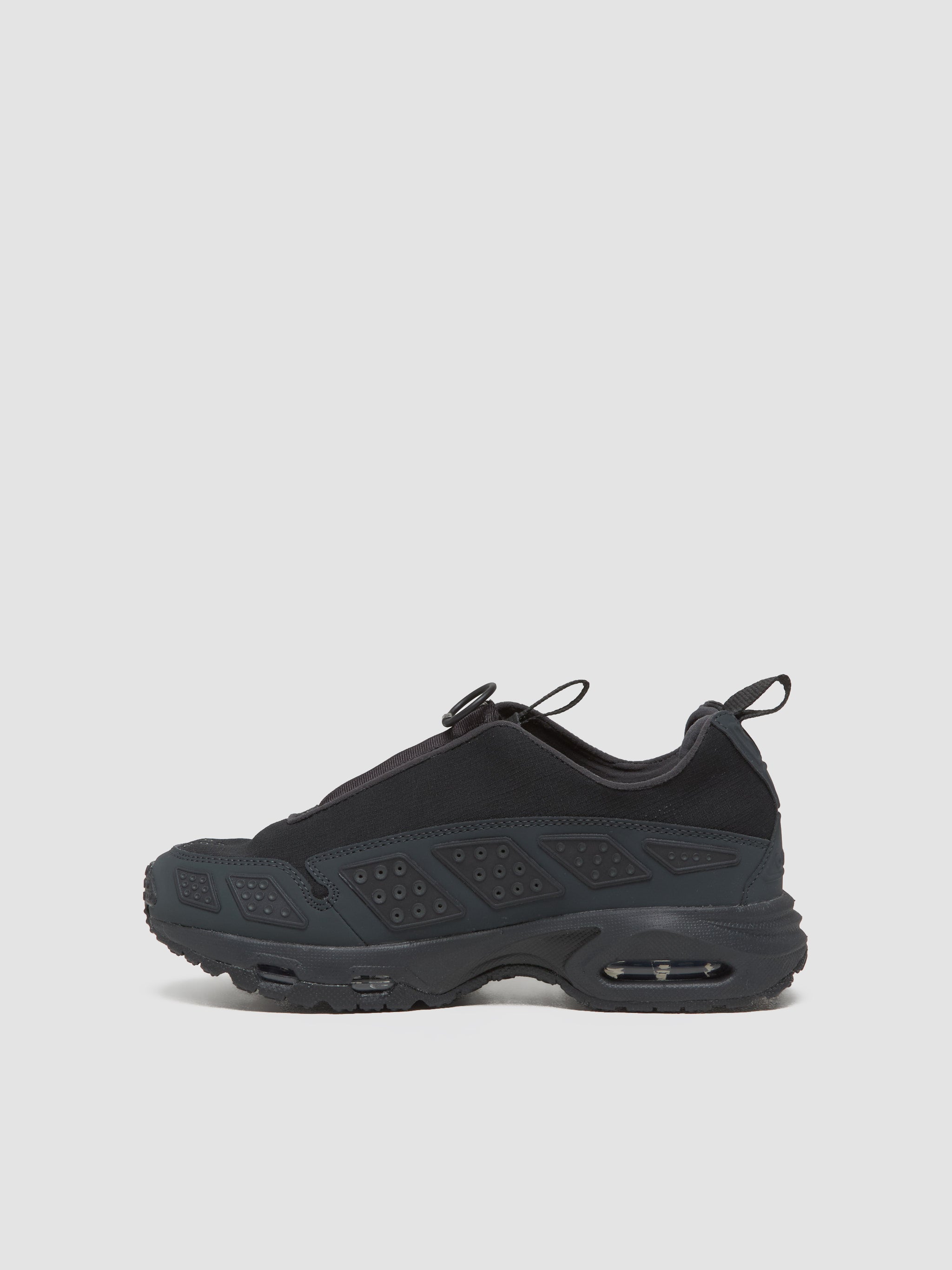 WMNS Air Max SNDR GTX Sneaker in Black & Smokey Grey