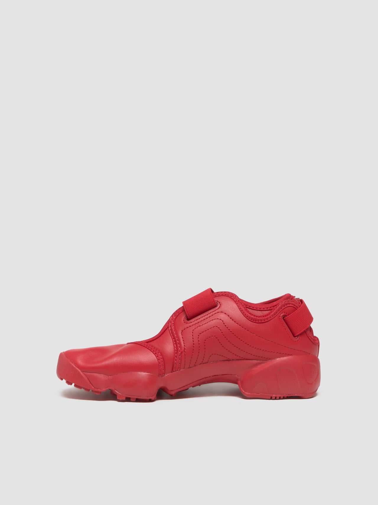 WMNS Air Rift Sneaker in Fire Red