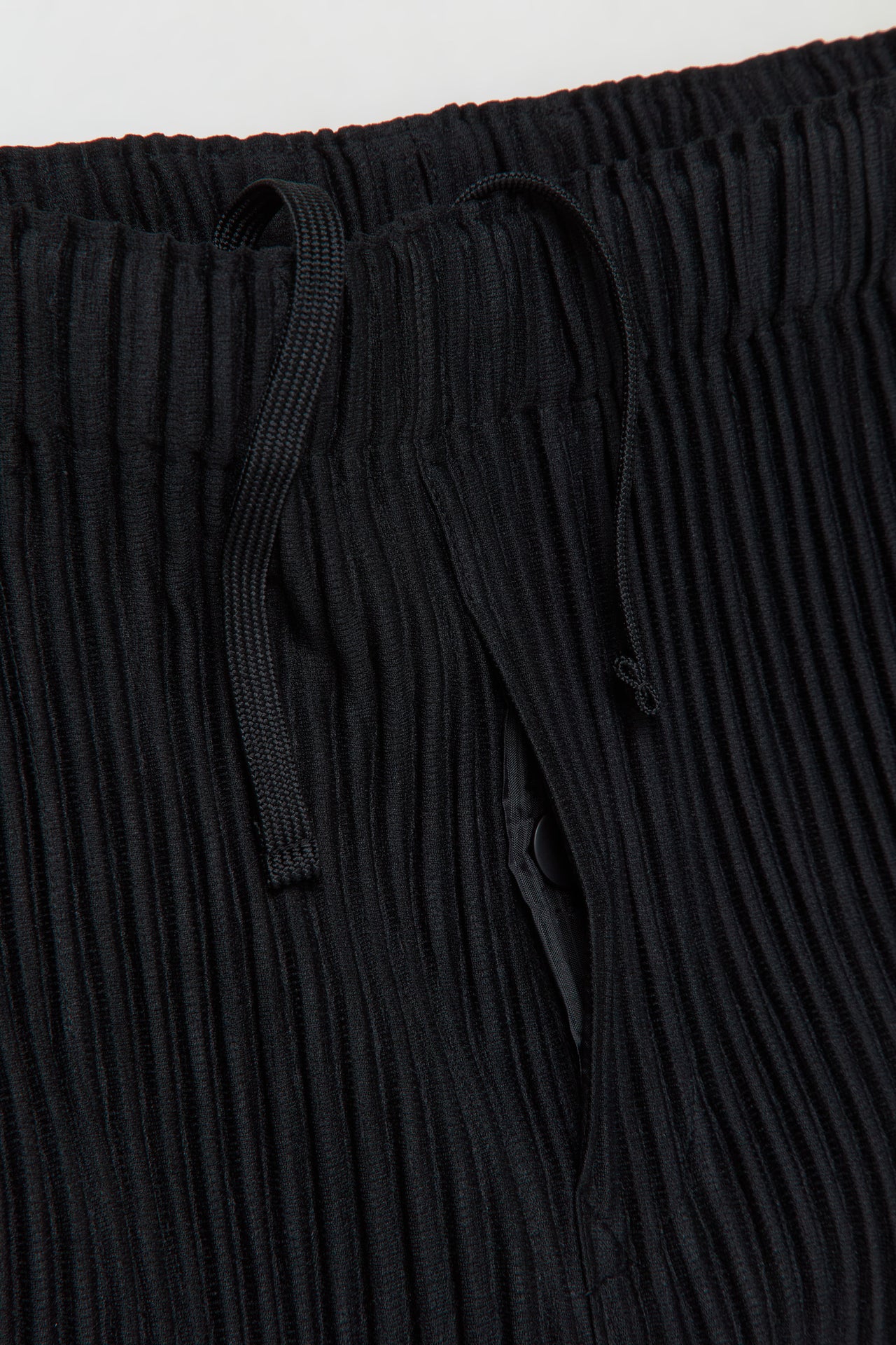 Pleated Basic Trousers in Black