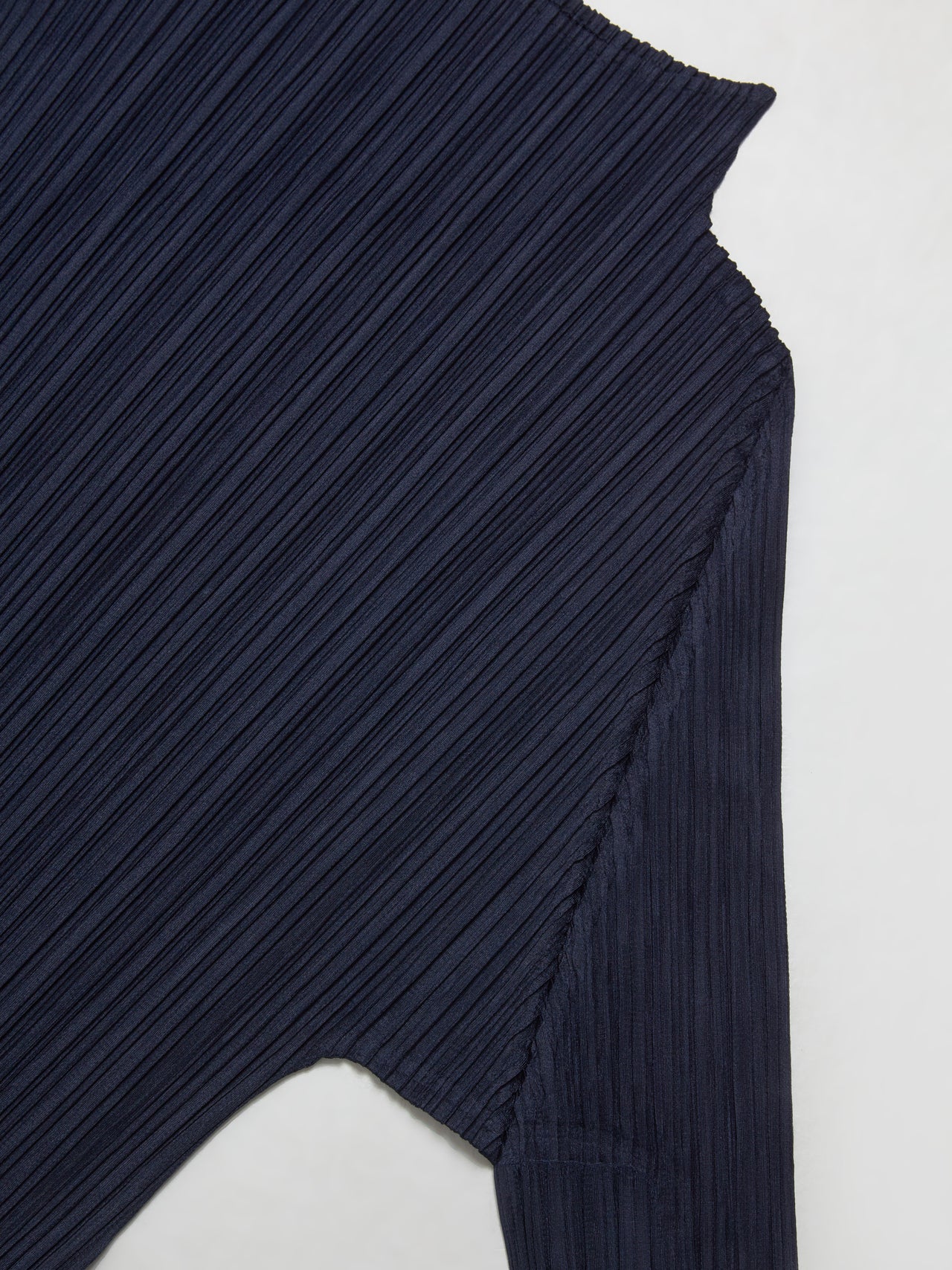 Pleated Long Sleeved Shirt in Navy