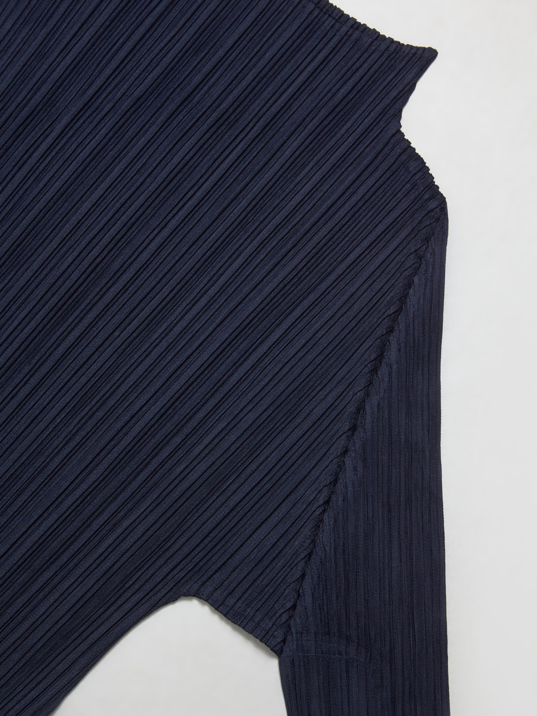 Pleated Long Sleeved Shirt in Navy