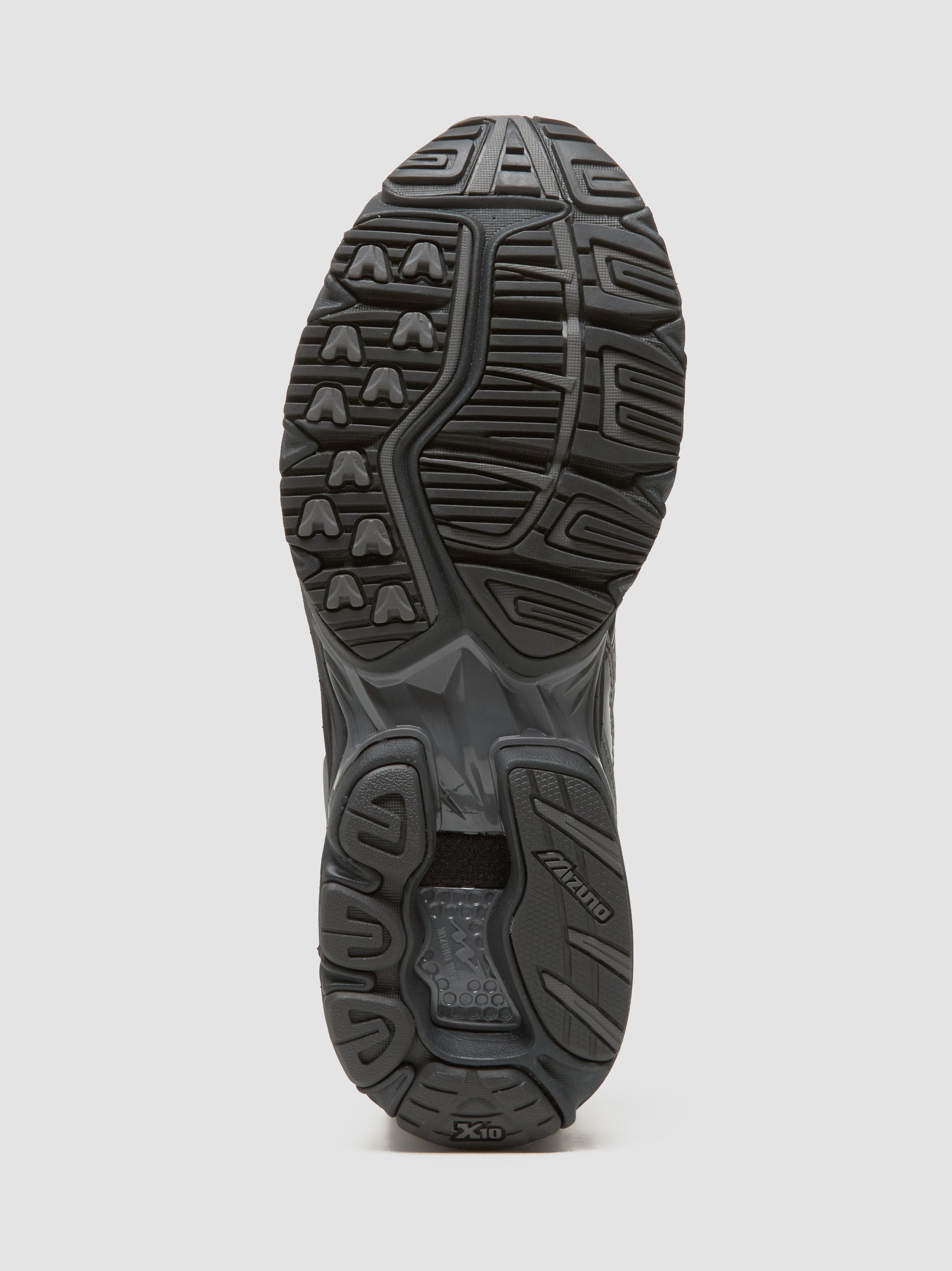 Wave Rider 10 Sneaker in Black Sand & Metallic Gray