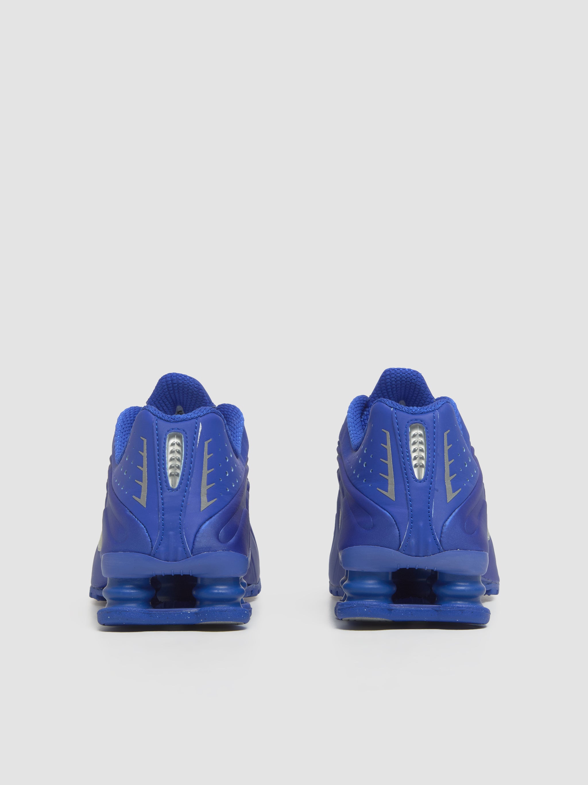 WMNS Shox R4 Sneaker in Racer Blue & Metallic Silver