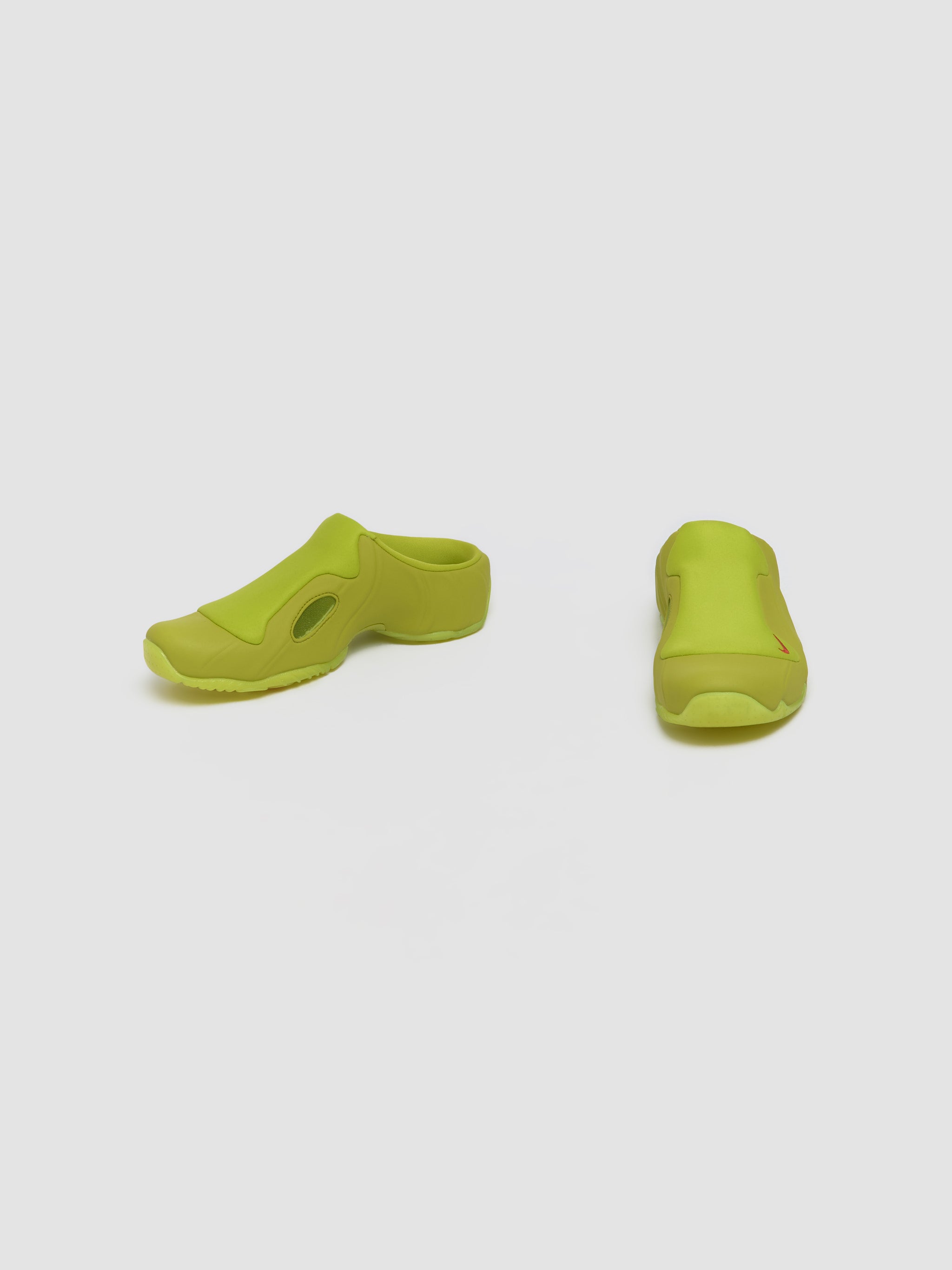 Nike - Clogposite Slide in Bright Cactus & Picante Red