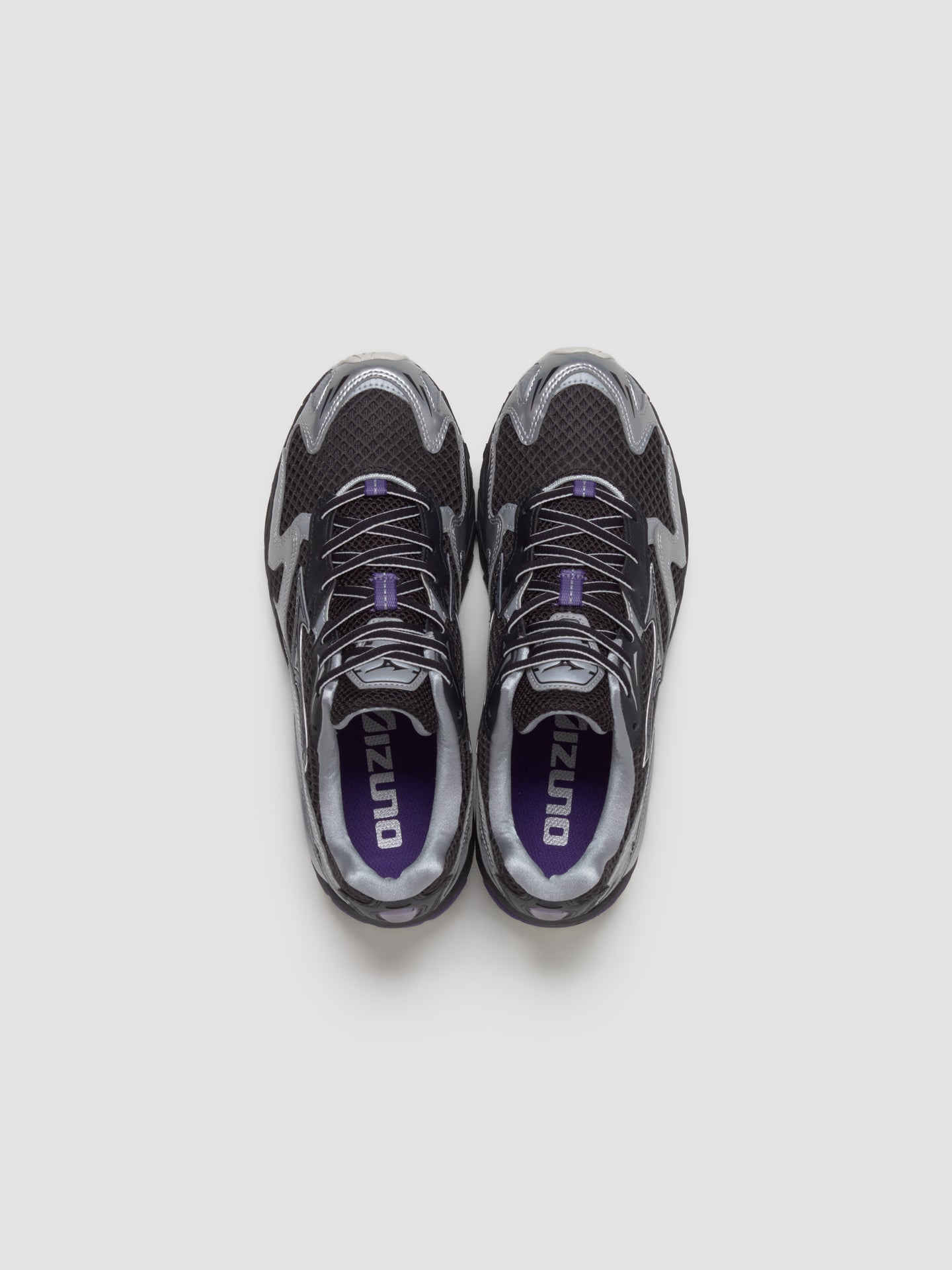 Wave Rider 10 Sneaker in Black & Purple Haze