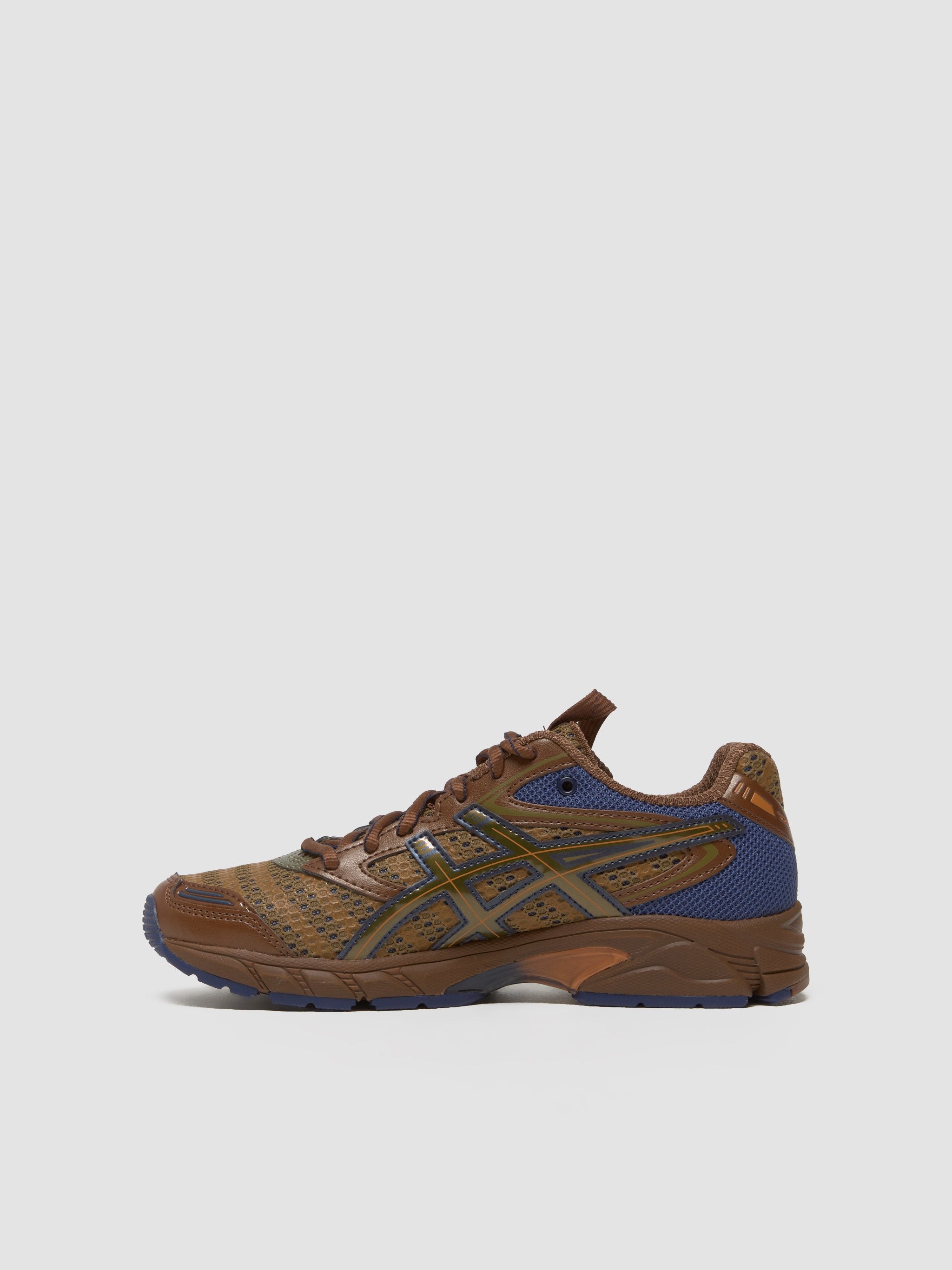 UB9-S GEL-DS TRAINER 14 Sneaker in Desert Camp & Piquant Orange