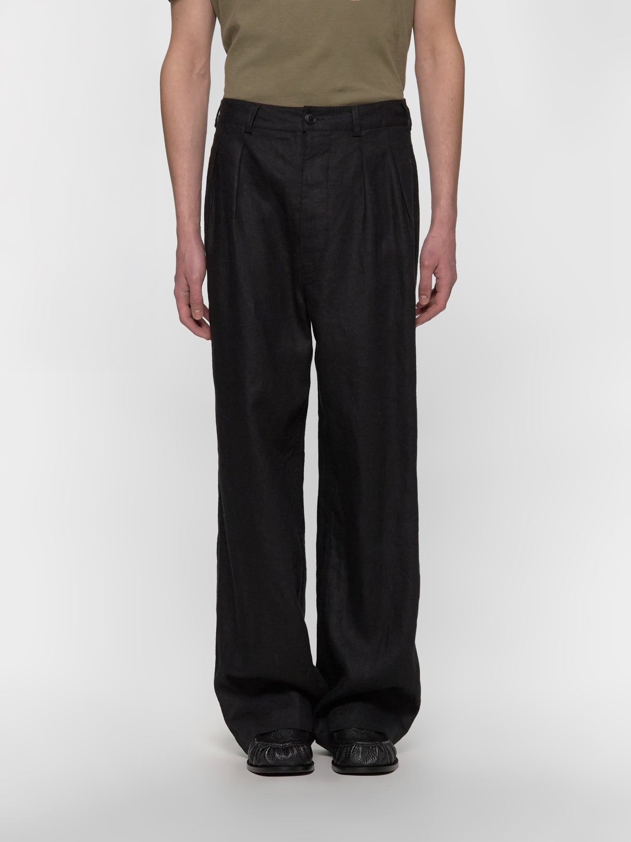 Pleated Linen Pant in Black