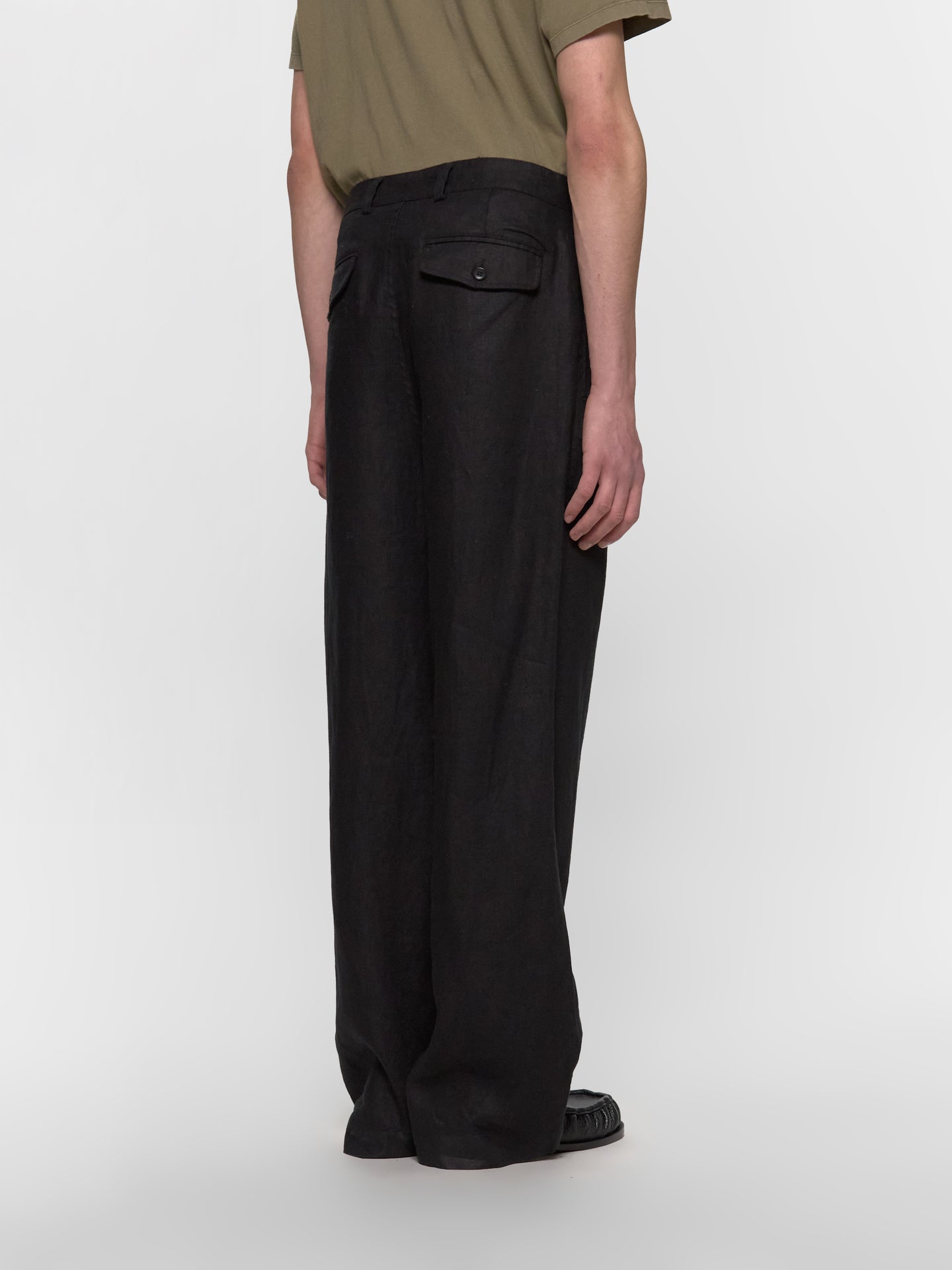 Pleated Linen Pant in Black