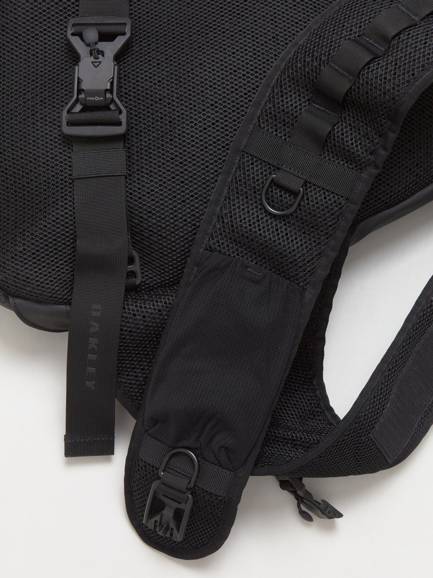 Latitude Sling Pack in Blackout