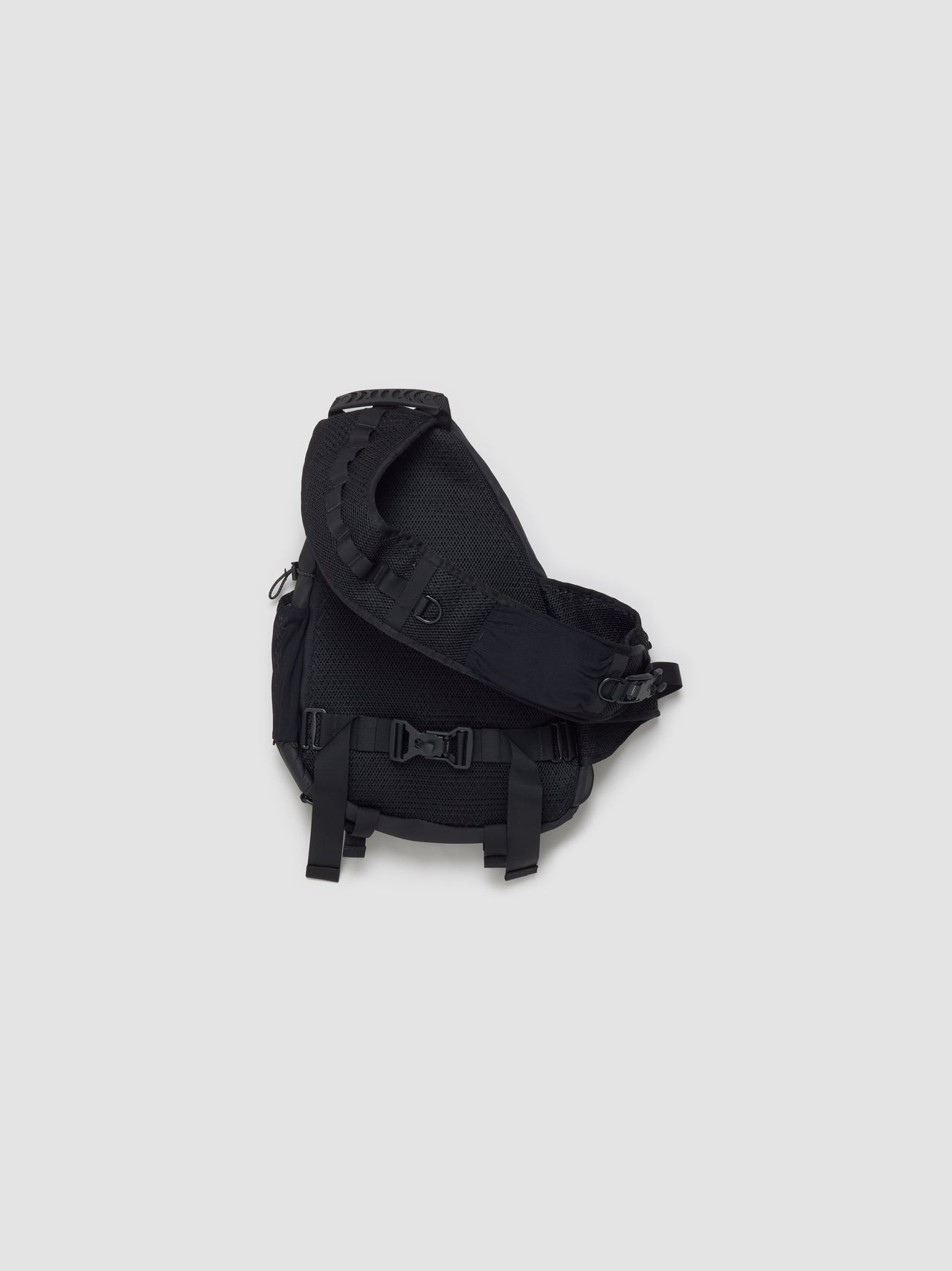 Latitude Sling Pack in Blackout