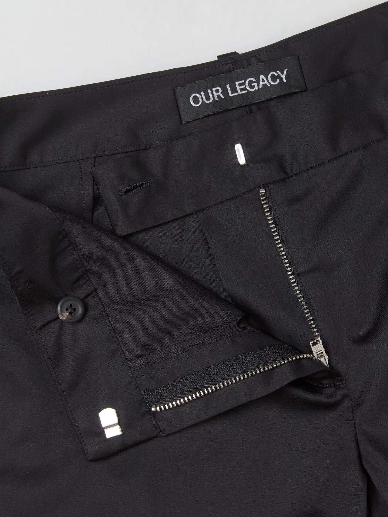 Hip Capri in Black Gloss Sateen