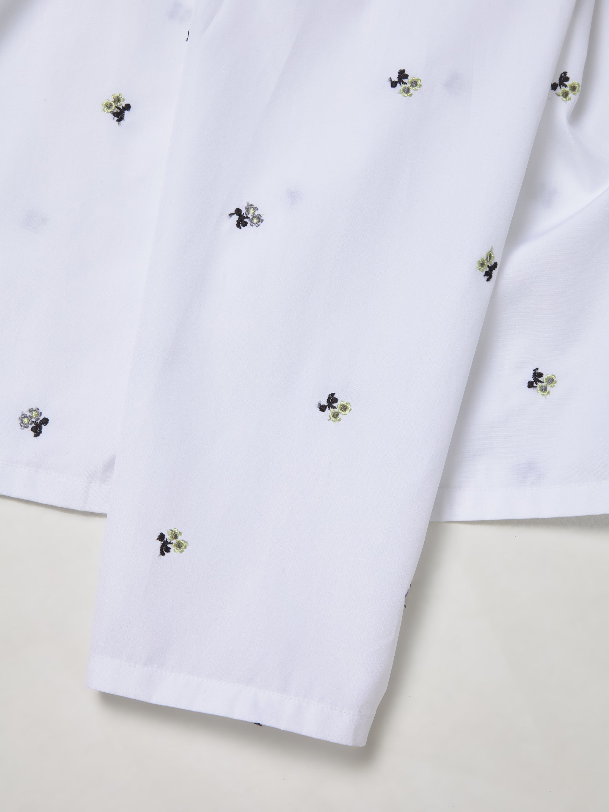 Poplin Shirt in White Flowers