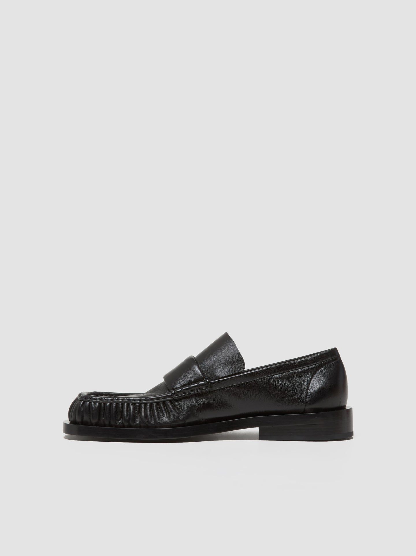 Loafers in Black