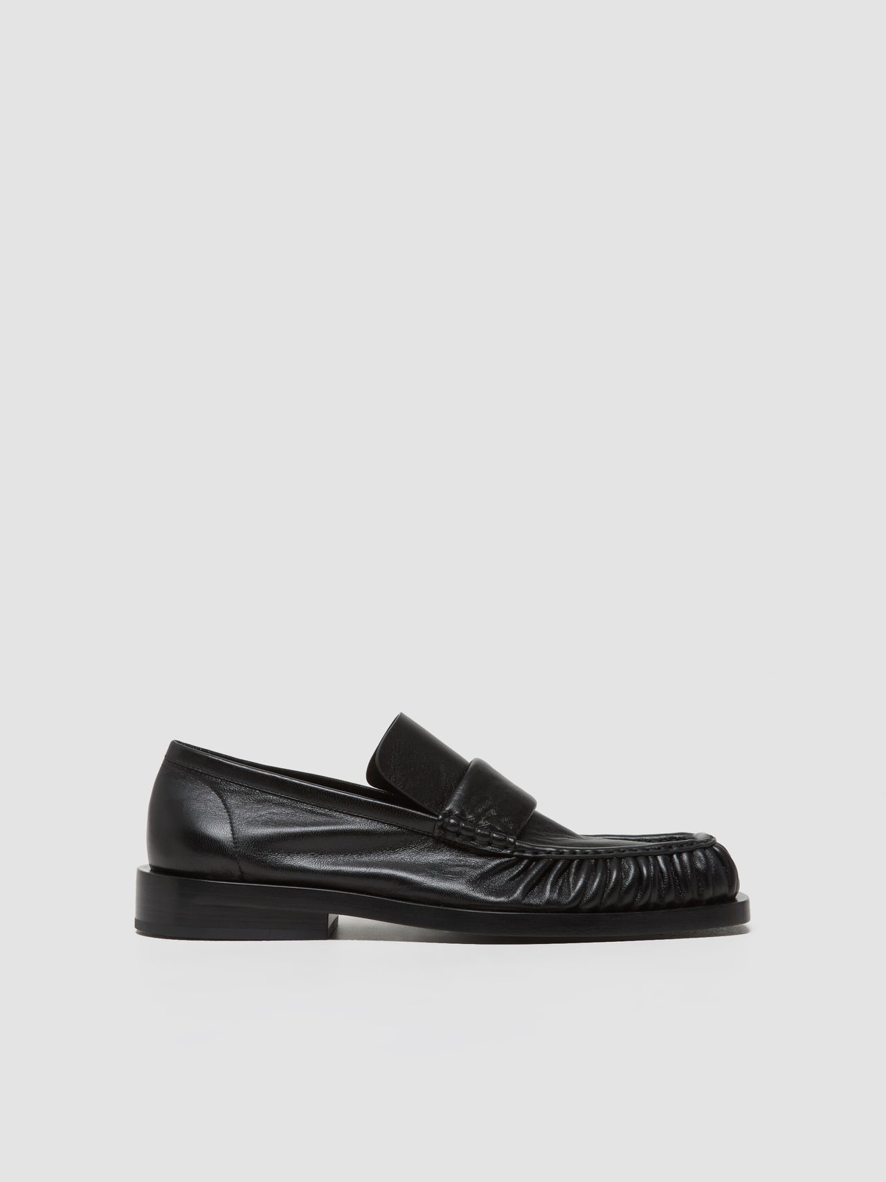 Loafers in Black