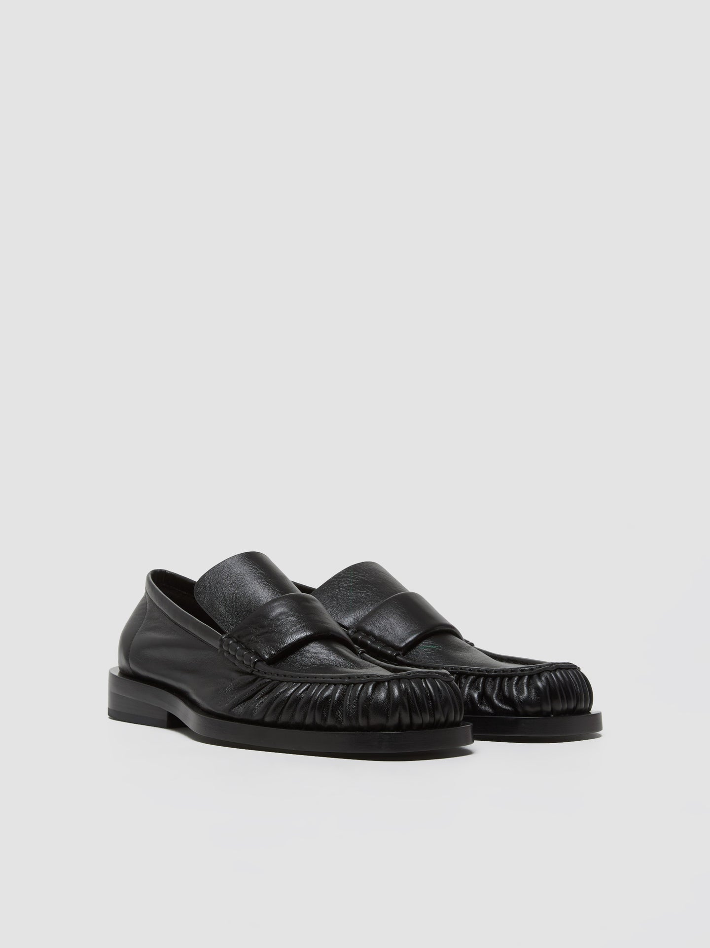 Loafers in Black