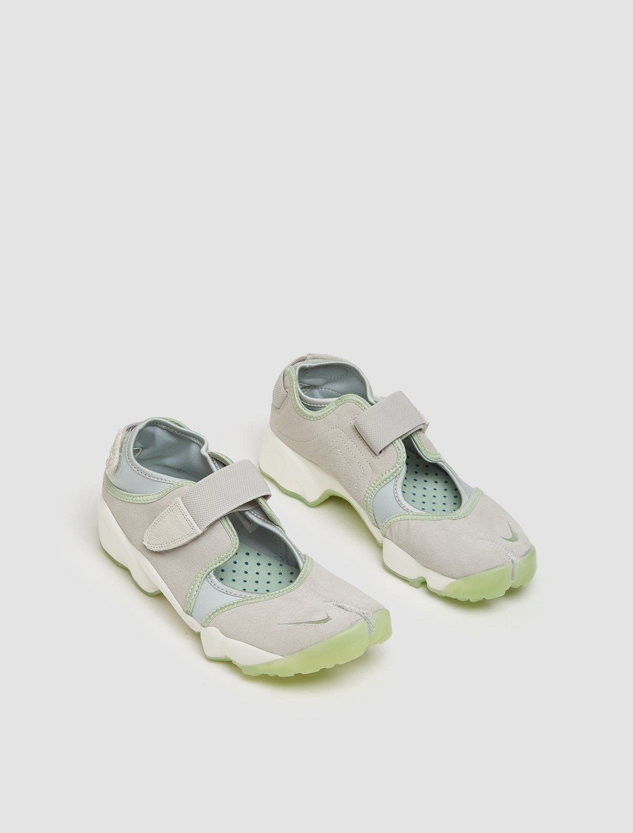 WMNS Air Rift Sneaker in Light Bone & Honey Dew