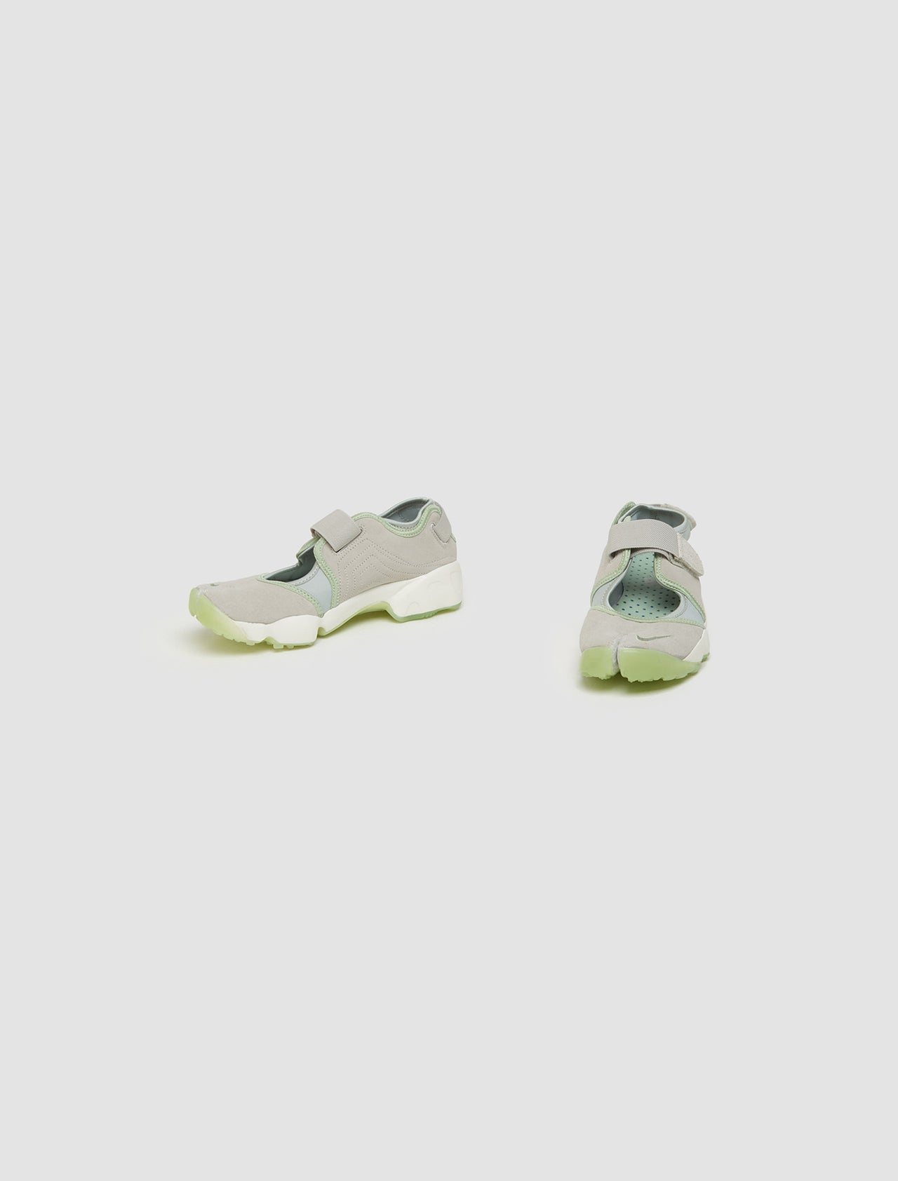 WMNS Air Rift Sneaker in Light Bone & Honey Dew