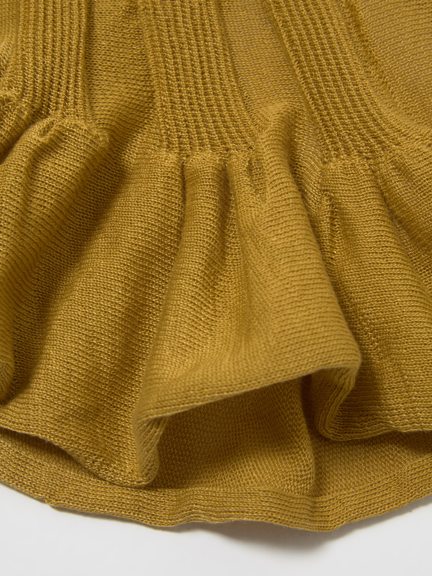Pleatflare Shorts in Honey