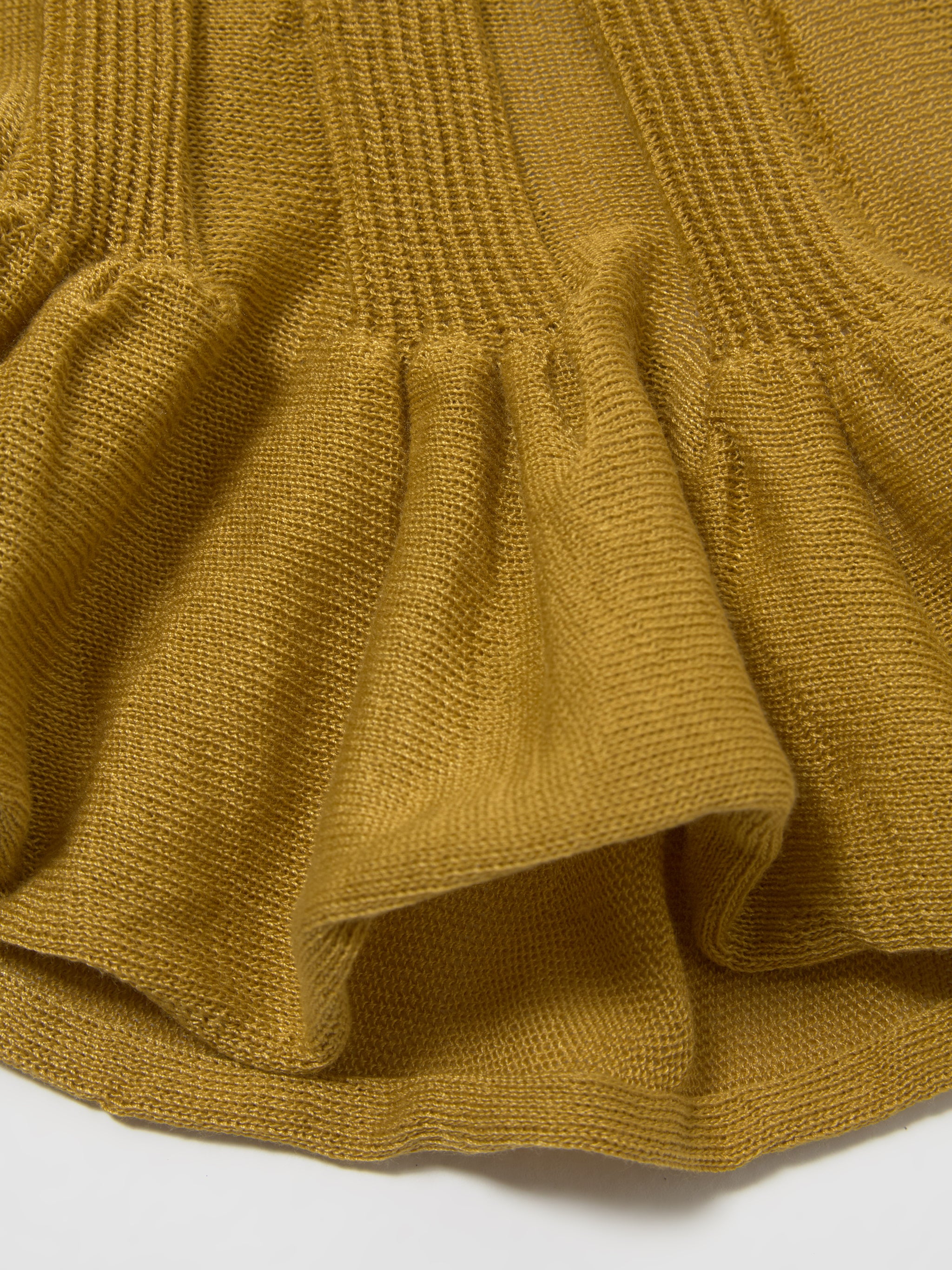Pleatflare Shorts in Honey