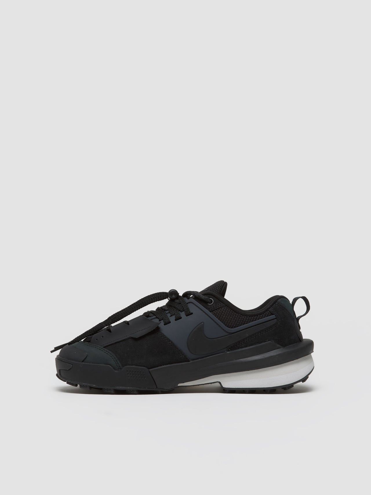 x Sacai Zegamadome Sneaker in Black