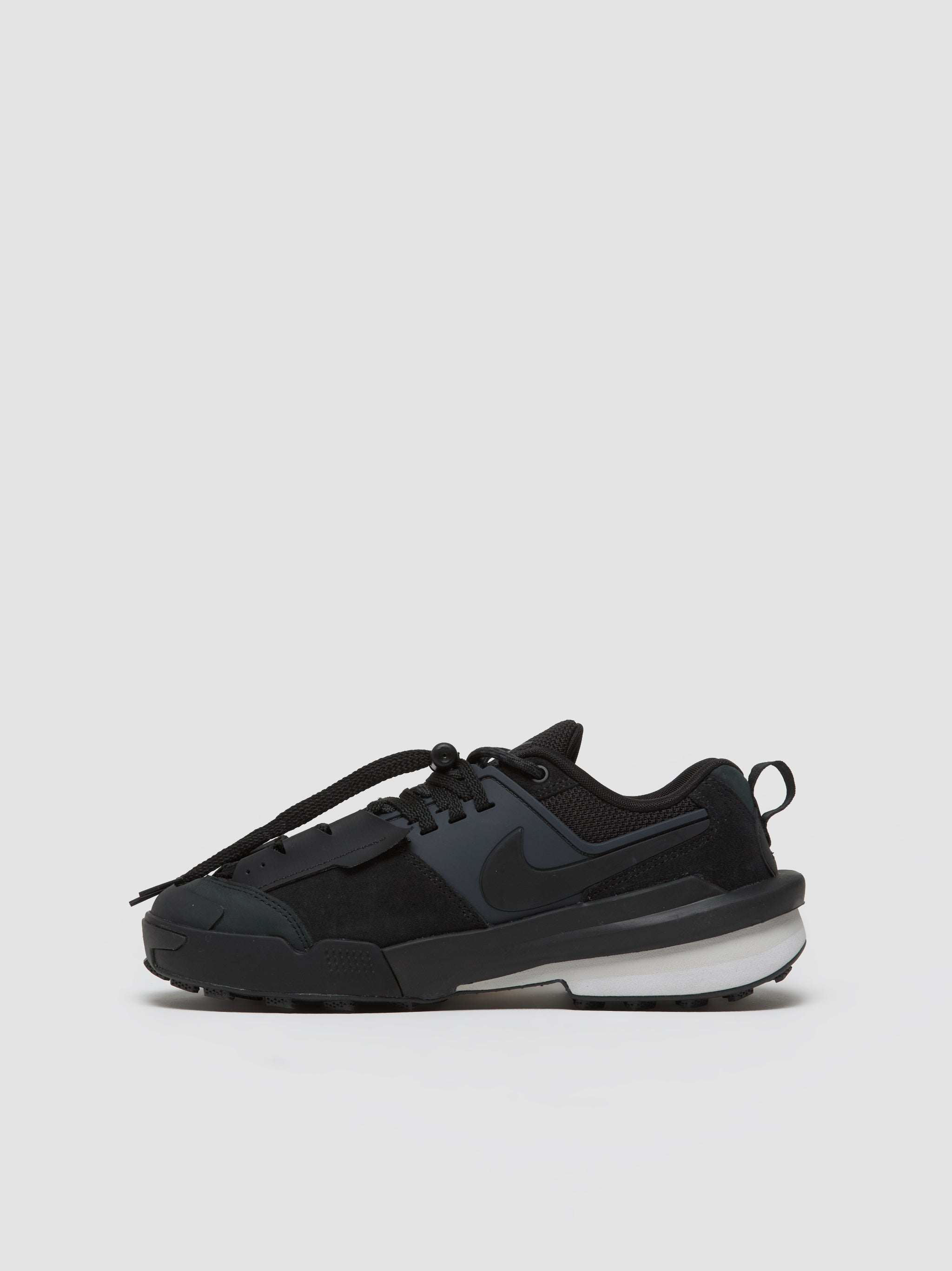 x Sacai Zegamadome Sneaker in Black
