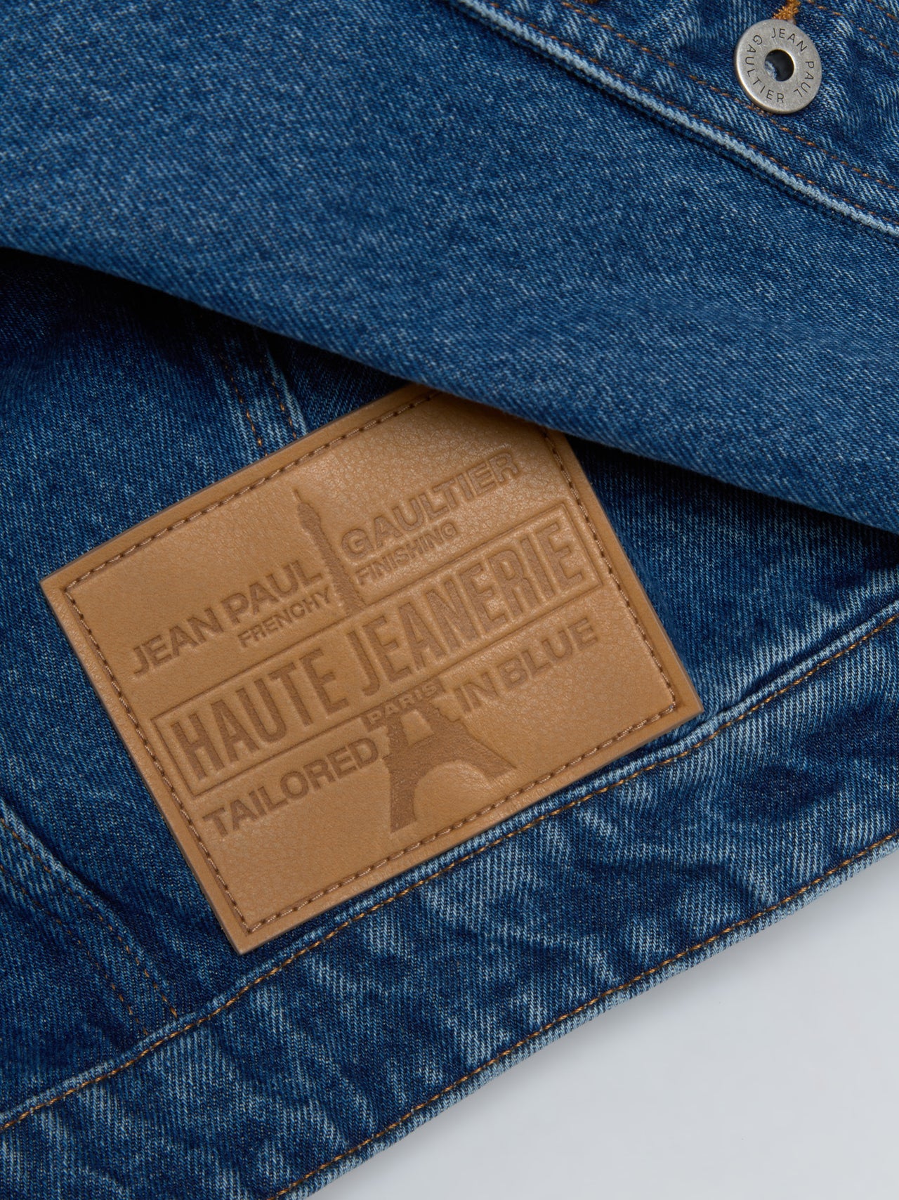 Buttoned Denim Jacket in Vintage Blue