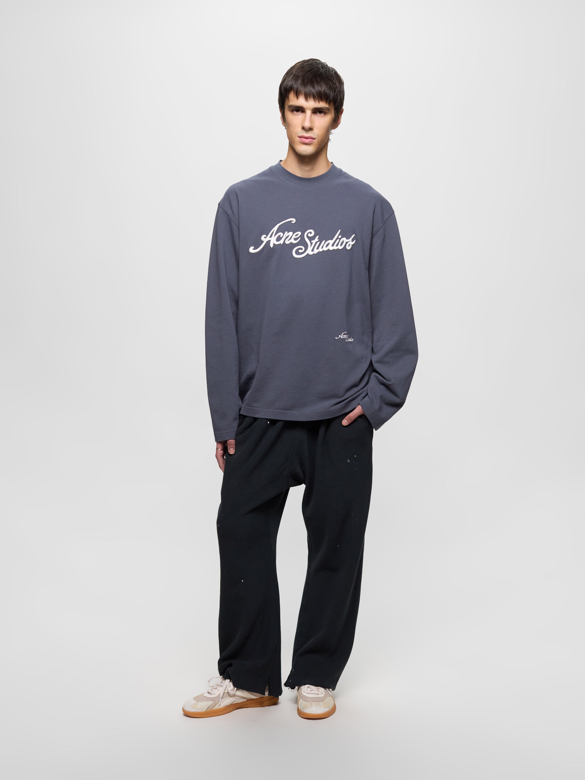 Long Sleeve T-Shirt in Faded Grey
