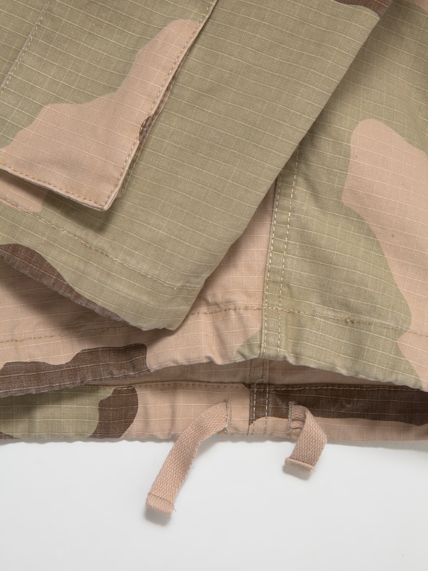 Cargo Shorts Ripstop in Sand Camo