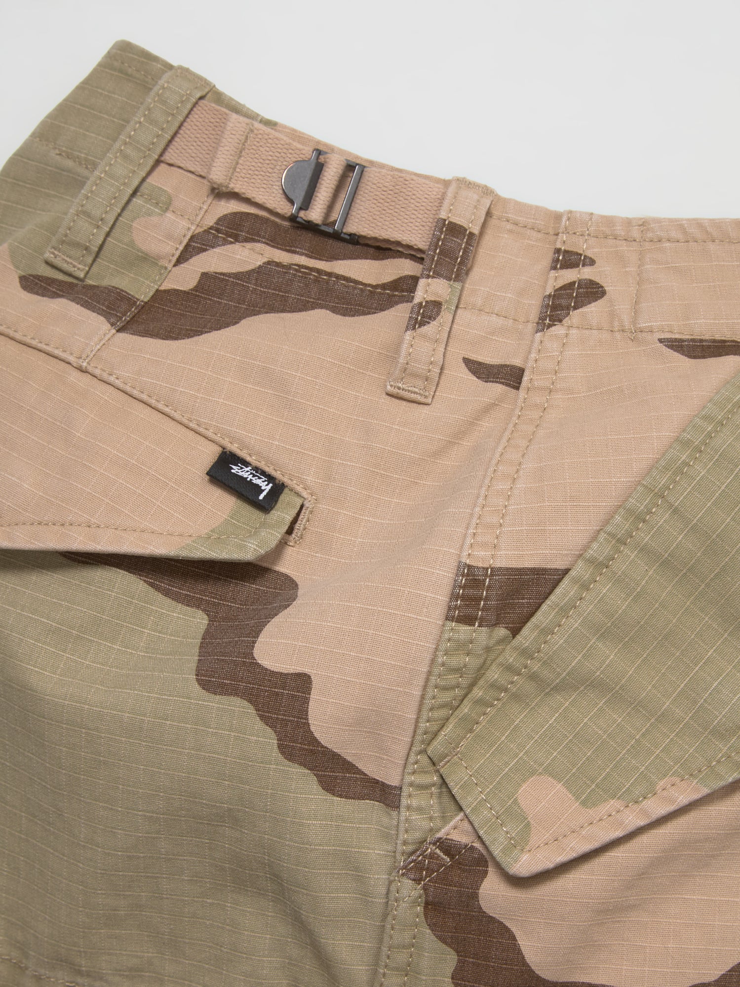 Cargo Shorts Ripstop in Sand Camo