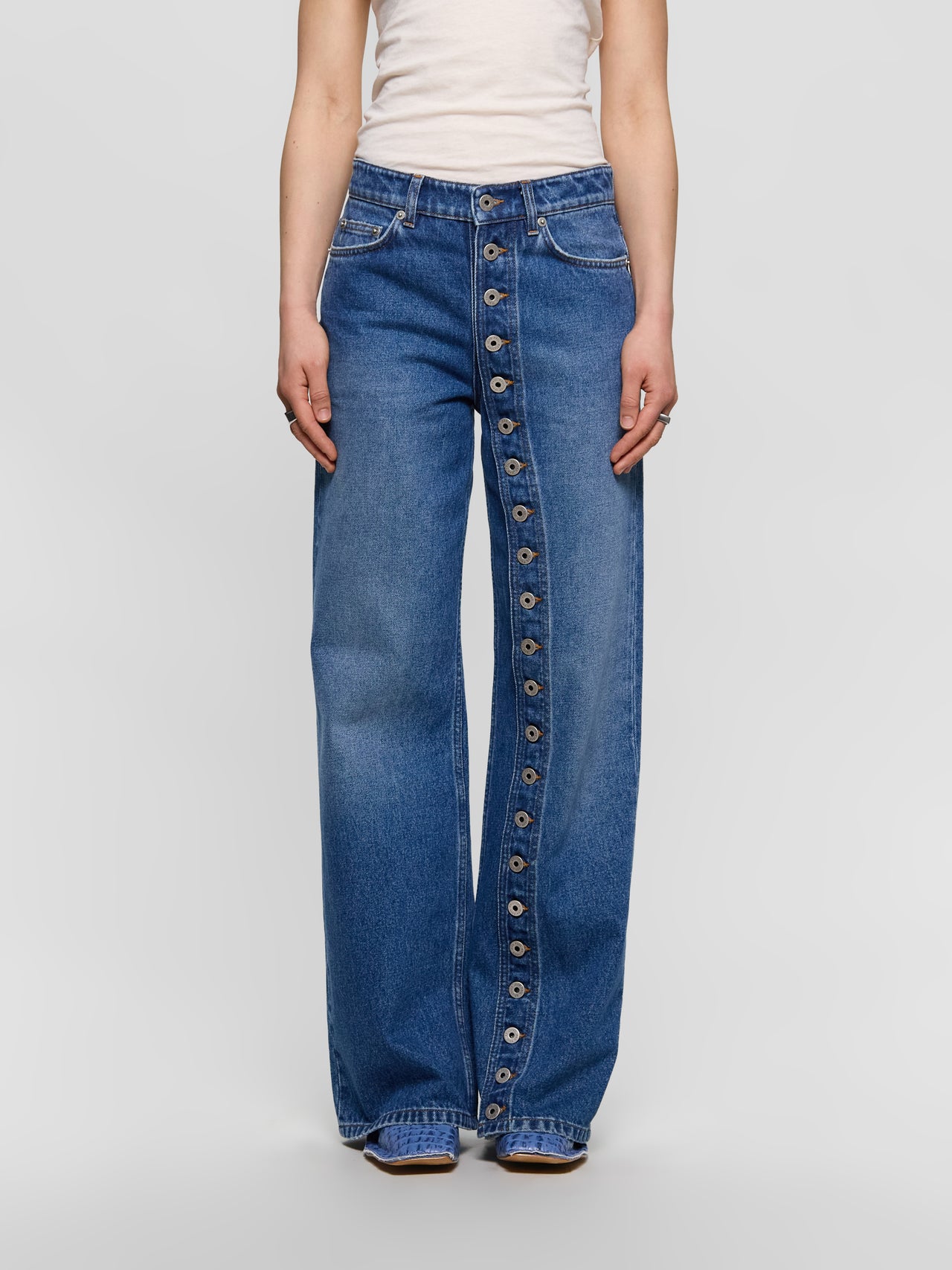 Buttoned Denim Jeans in Vintage Blue