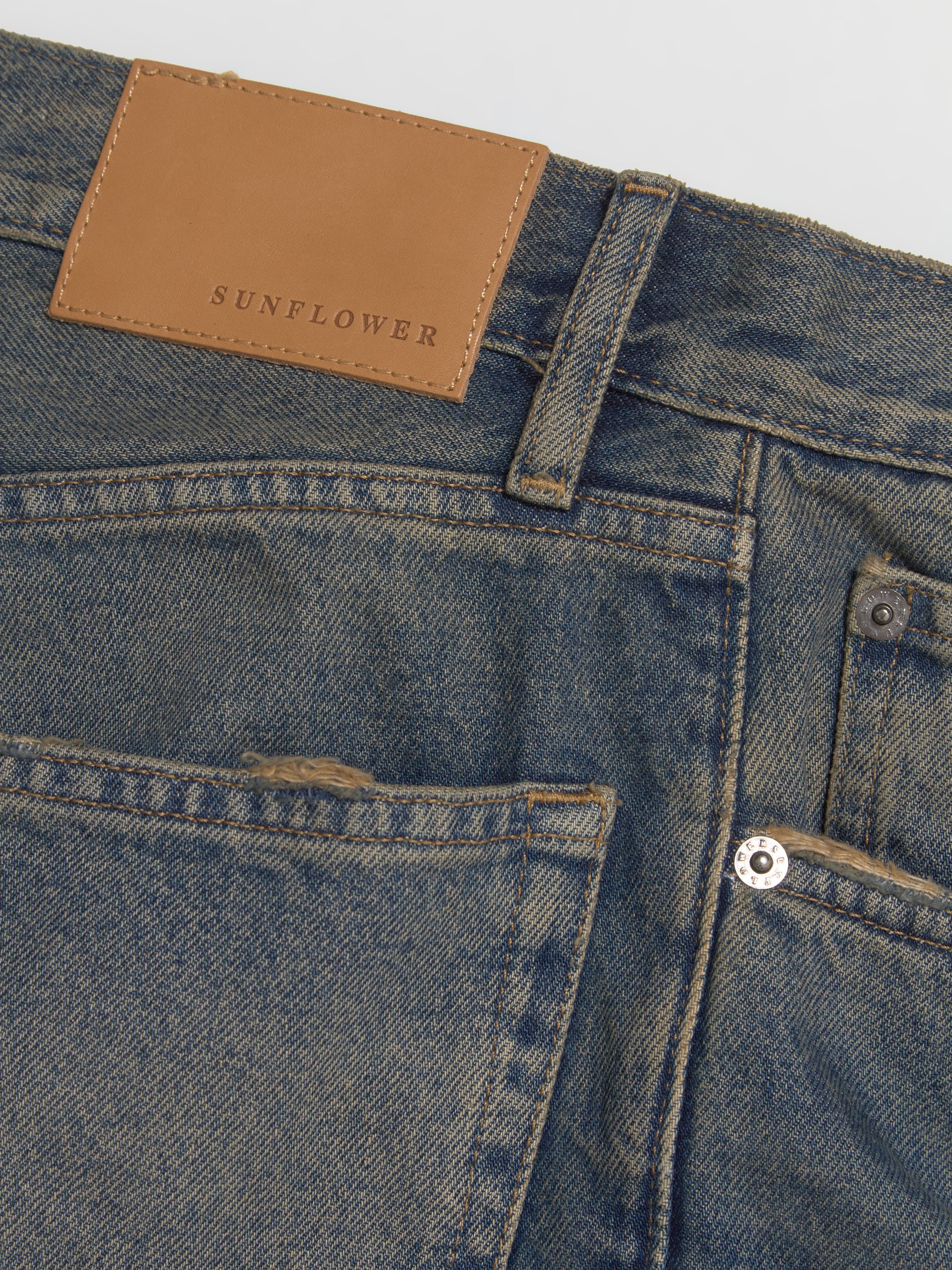 Wide Twist Jeans in Dirty Blue
